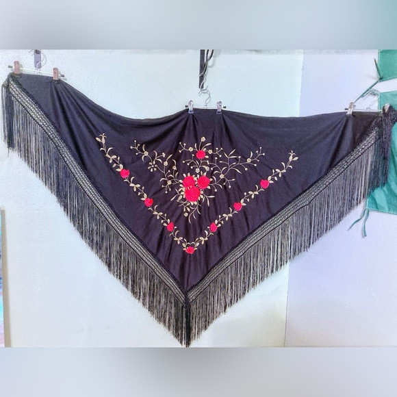 Manila shawl, mantón de Manila / flamenco shawl, with Red & Gold Embroidery | Poshmark