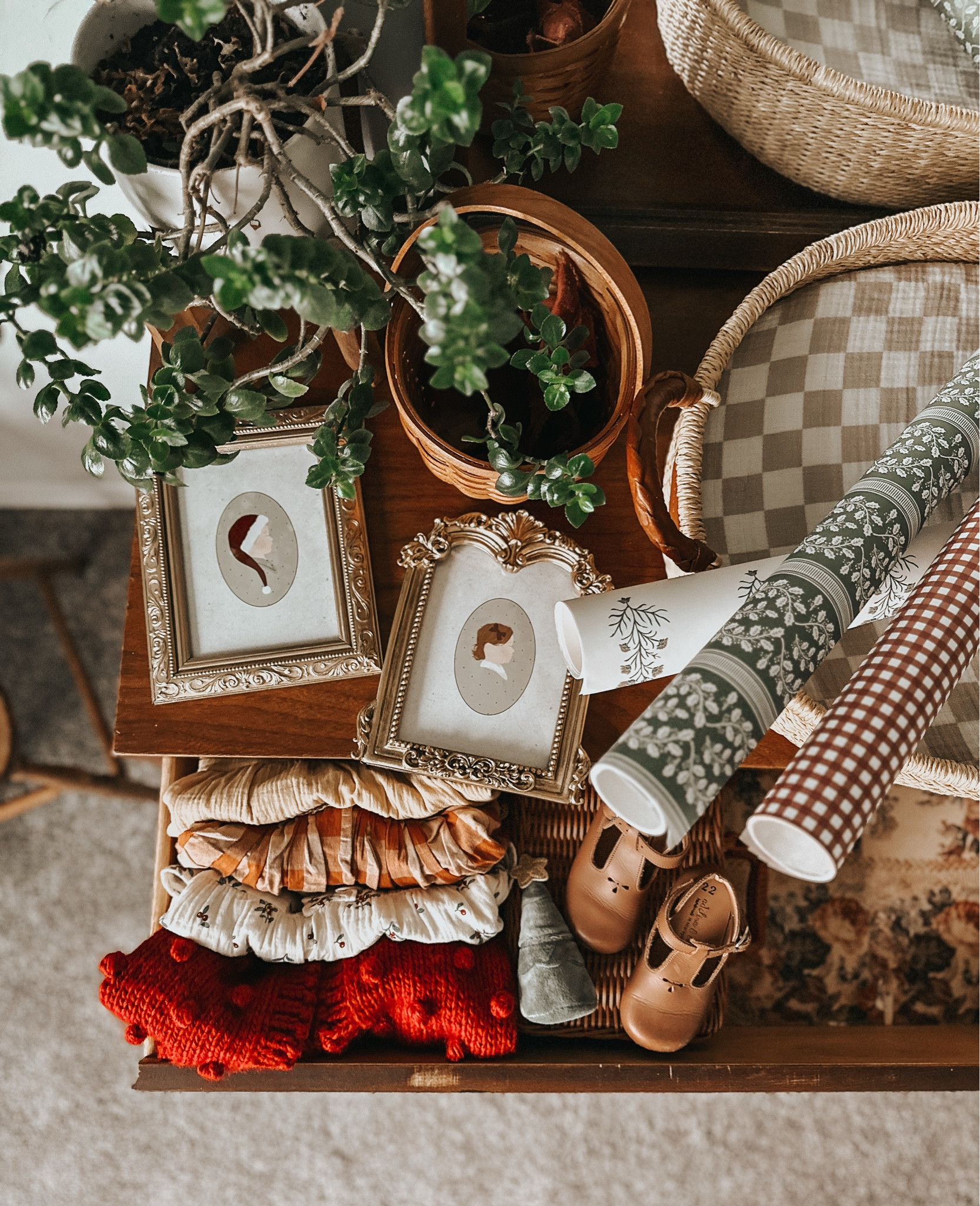 beautiful christmas details✨love jsh home essentials for wrapping paper (use code ‘Olivia-20’), oh honey silhouettes for festive silhouettes of my children and small shops for clothing pieces! 

#LTKKids #LTKHoliday #LTKSeasonal