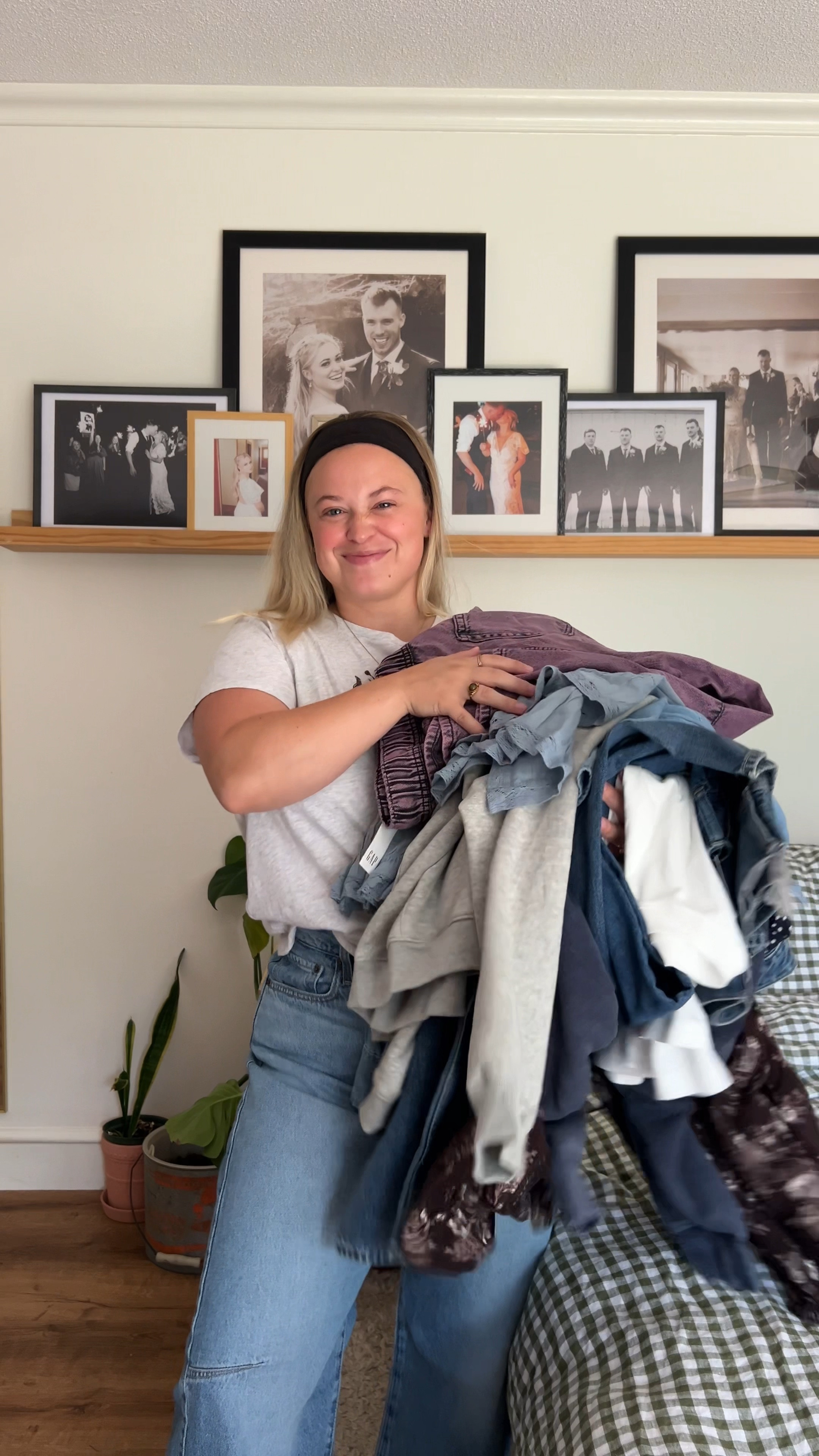 Gap haul 

Dresses size large petite (a little big) 
Jeans size 30 petite (all too small need a 31)
Barrel purple pants size large petite (too big) 
Grey hoodie large 
Blue hoodie large 
Blouse size large 
Tee size large 
Crop denim top size large 