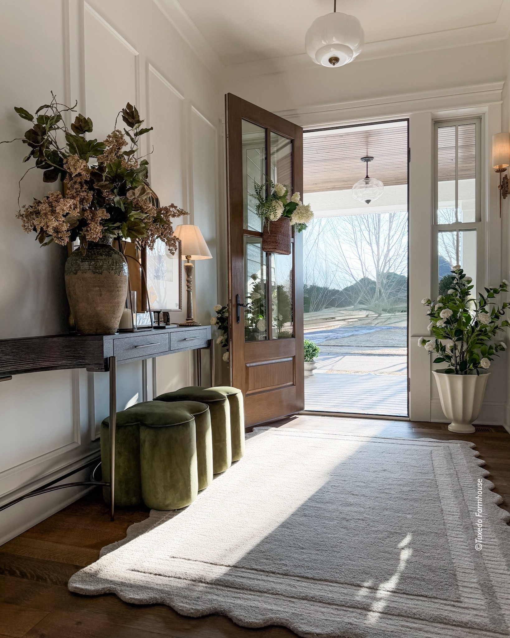 Daylight savings time starts this weekend, so I’m calling it spring. I’ve done a few swaps in my home with vases and florals, pillows, throws, art, rugs and my bedding. I’m ready for lighter, brighter and windows open spaces. How about you?
⠀⠀⠀⠀⠀⠀⠀⠀⠀⠀⠀⠀⠀⠀⠀⠀
#springdecor
#homedecor

#LTKdayinmylife #LTKHome #LTKSeasonal