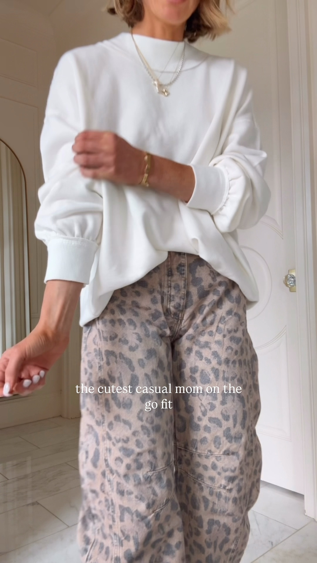 I'm wearing g size small in my top, sized down one size in my jeans to a 24.

Casual spring mom outfit 