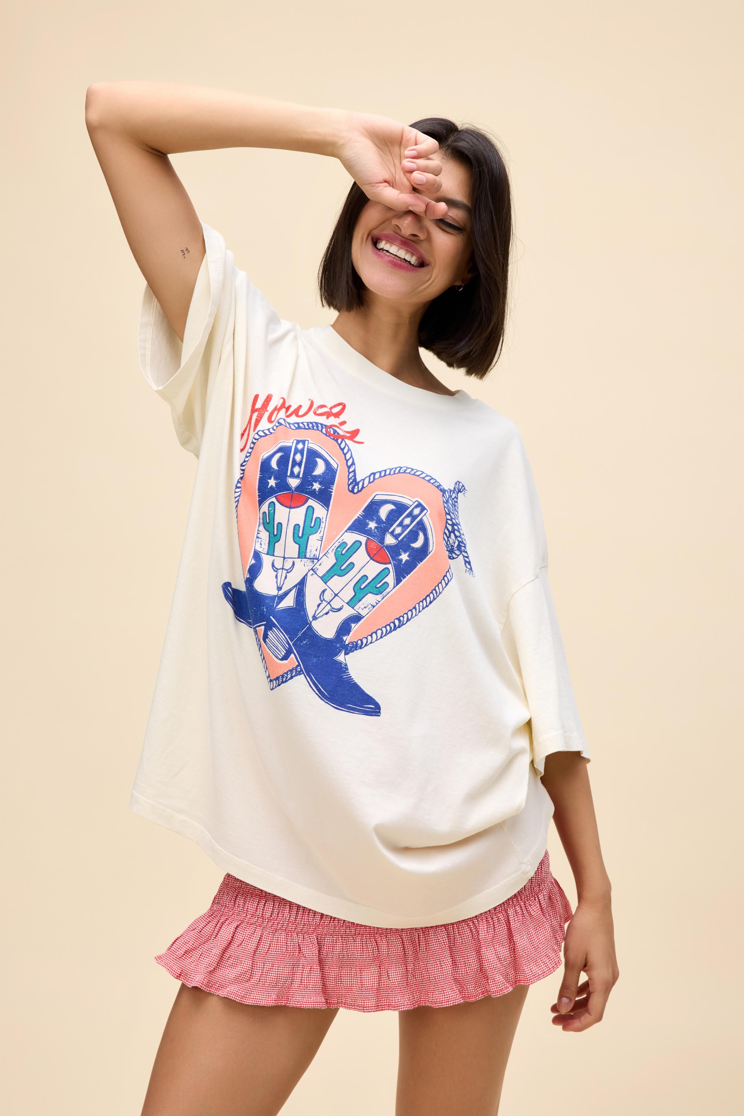 Howdy Boots OS Tee in Stone Vintage | Daydreamer
