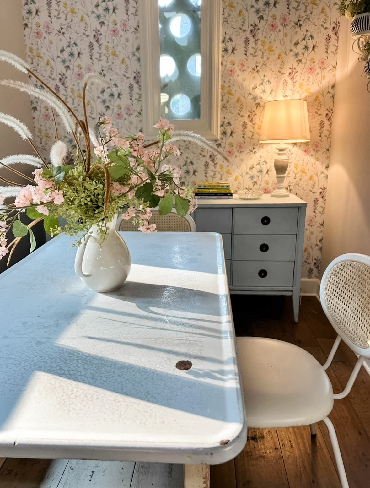 Inside the Laura Villa! All items linked are similar. 


Home, home decor, short term rentals, kitchen decor, kitchen table, kitchen, wallpaper, spring, spring home decor 




#LTKHome #LTKOver40