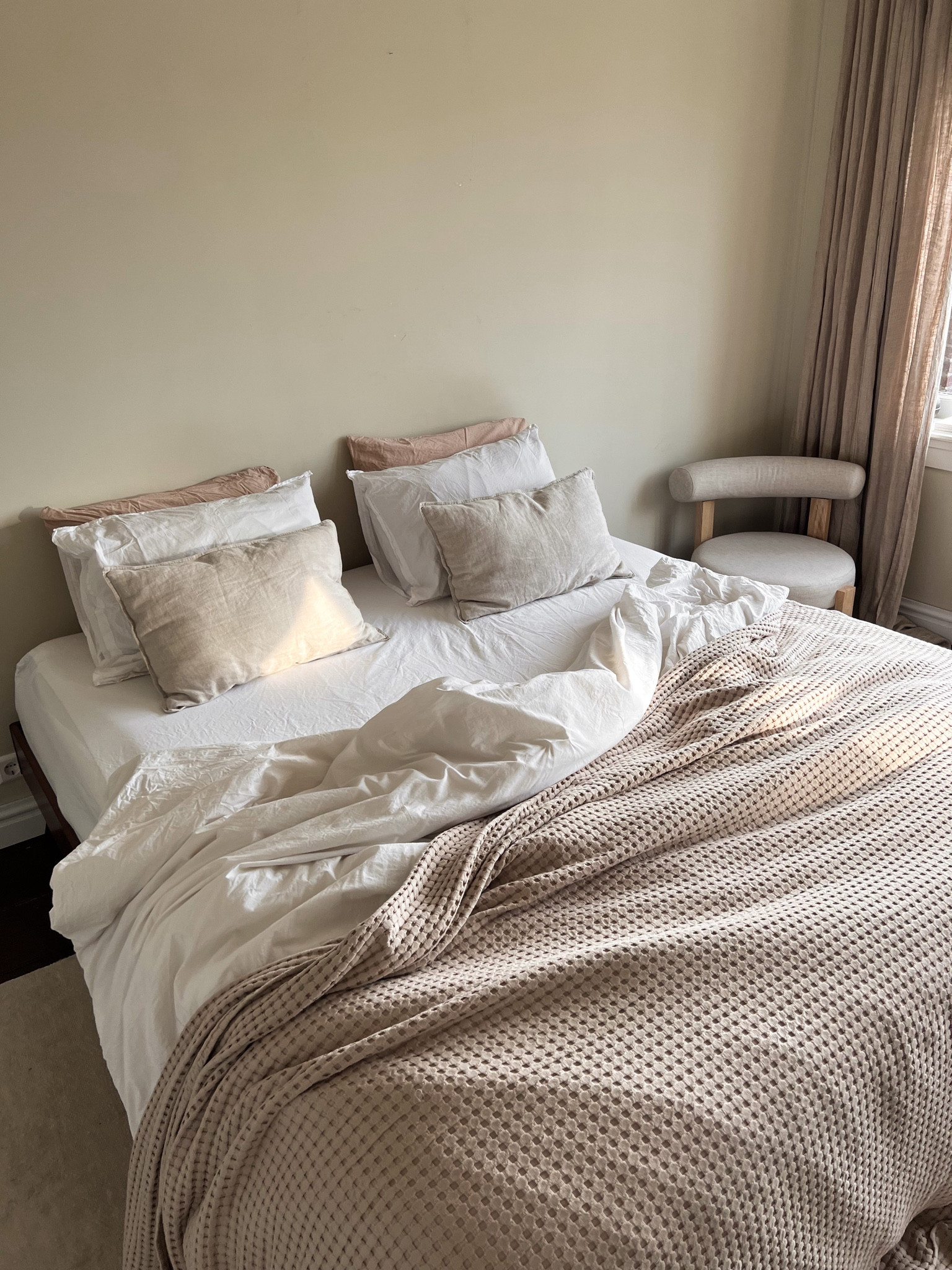 Bed inspiration 

Home inspo, pillows, cushion covers, cushion cover made of washed linen, light beige pillow cover, H&M Home, waffled cotton bedspread, bedspreads & throws, beddings, lounge chair, furniture, Netherlands.

#LTKSeasonal #LTKeurope #LTKhome