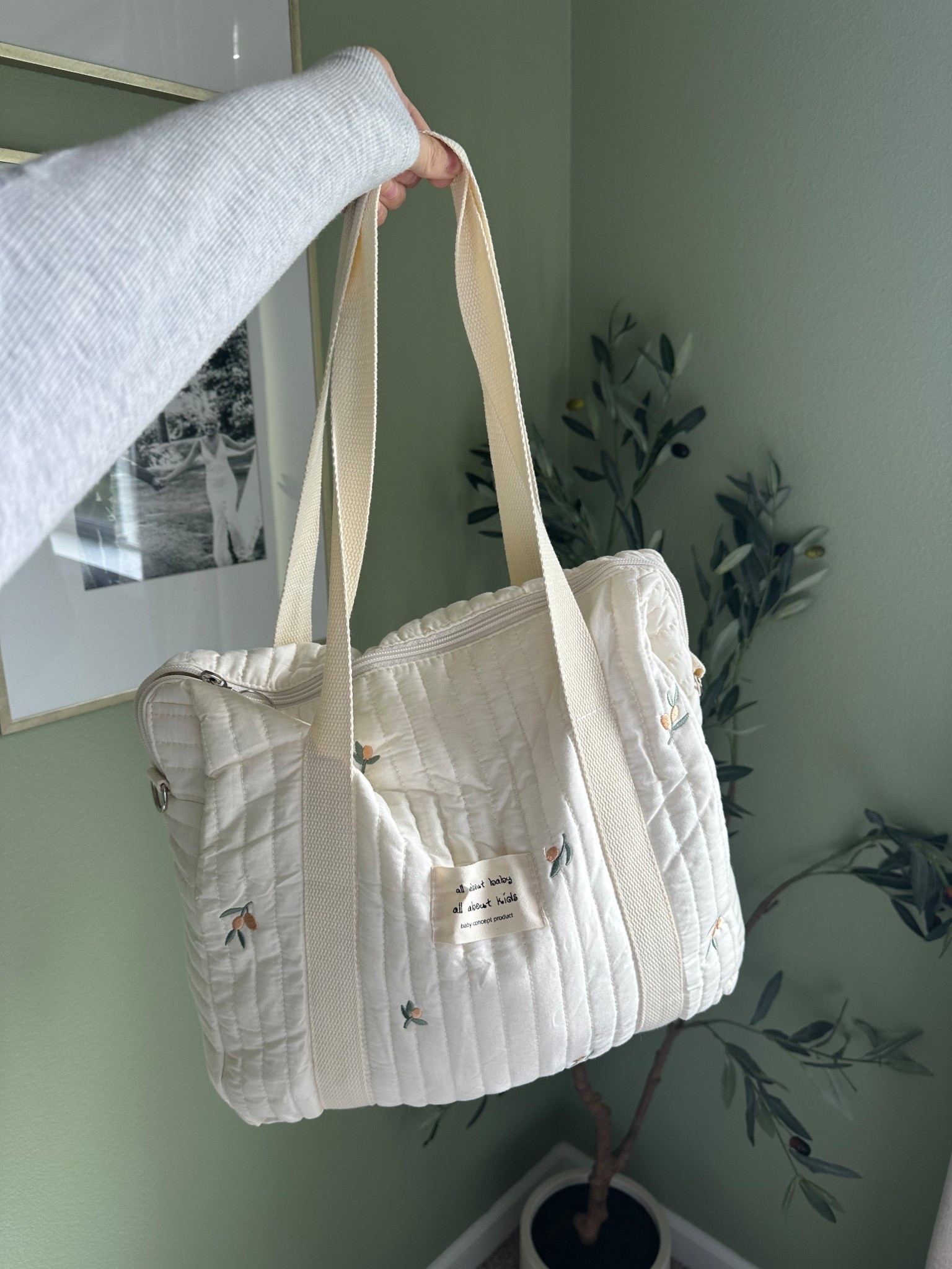 cutest diaper bag from Amazon

perfect size too. Not too big but not too small. 

#LTKBaby #LTKBump #LTKItBag