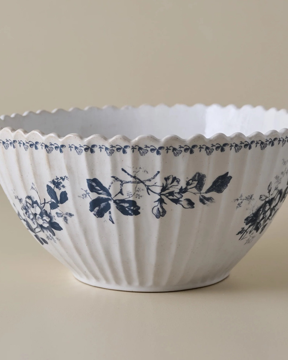 Heirloom Floral Large Mix + Serve Bowl
and the collection 
I went to a neighborhood bridal shower a few days ago and this floral bowl was 
the biggest hit! 
Everyone loved it!
beautiful collection! 
