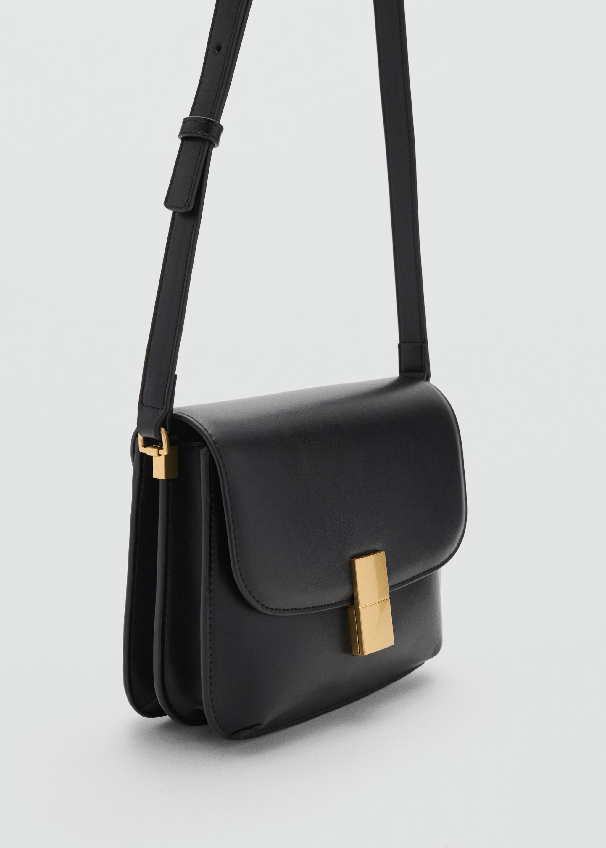 Crossbody bag with metal closure - Woman | MANGO USA | MANGO (US)