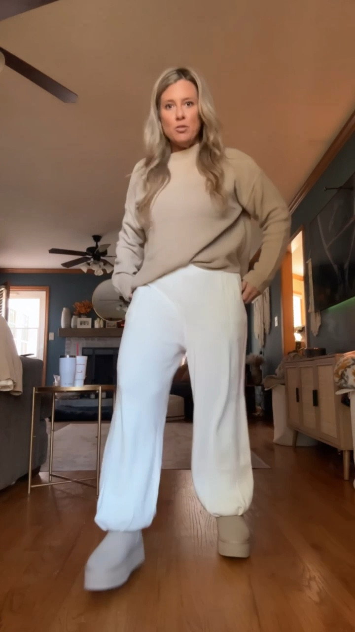 Love this set! I tagged this one and the short sleeved one!
Size: Medium 
Fall outfit 

#LTKMidsize #LTKStyleTip #LTKFindsUnder100