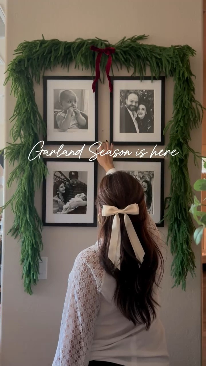 What just a beautiful garland can do 😍
#garland #christmas #christmasdecor 
#HomeDecor #WallDecor #GarlandDecor 

#LTKFindsUnder100 #LTKSeasonal #LTKHome