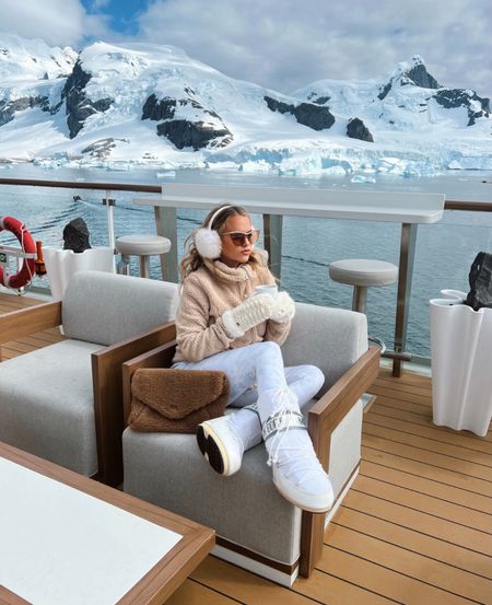 Cozy vibes in Antarctica 

Snow White base layers from Arctic sno - sustainable company not linked and fleece from Skechers 

#LTKtravel #LTKeurope #LTKSeasonal