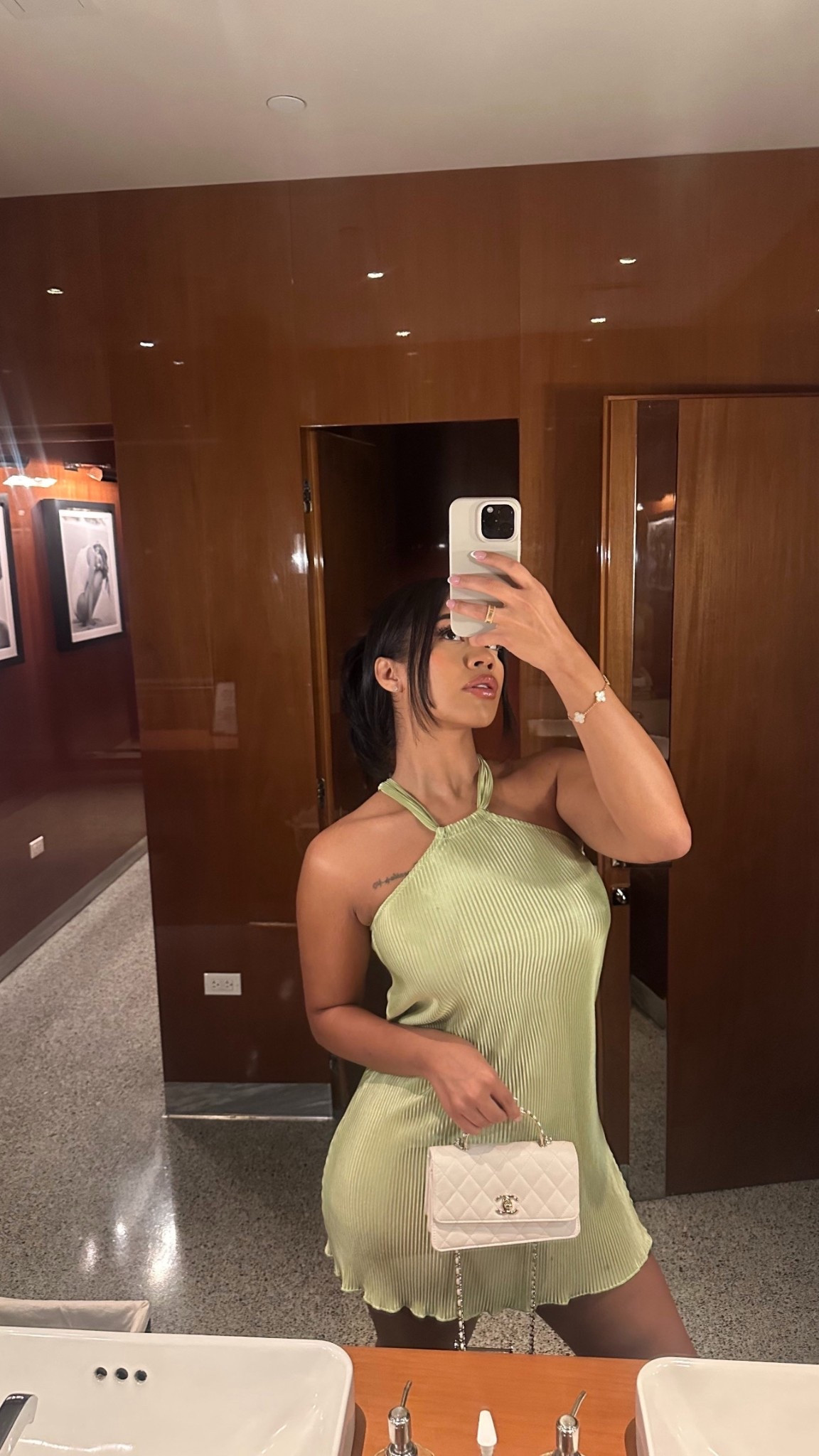 a little green moment 💚 

dress is from commense but couldn’t link it so i found a similar link. 

(bag: chanel)


#LTKBeauty #LTKItBag #LTKSeasonal