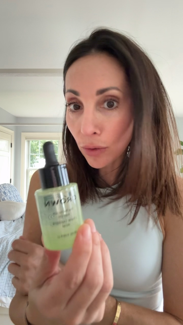 I’m going to get another of the @crownaffair #ad set to gift my mom. This would make a great holiday 🎁 for any loved one really!
