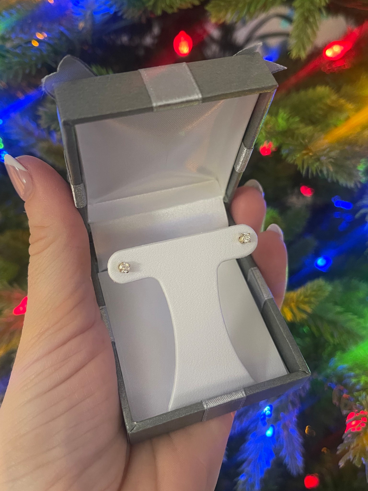 If you’ve been wanting a classic diamond stud look without the diamond price tag… these are the ones ✨ These are lab-grown diamond studs with 925 sterling silver posts and 14K gold plated settings, so they don’t bother sensitive ears and they look so real. The cut + clarity is so sparkly in person — they catch the light beautifully without being overly flashy 💎

I have the 14K gold plated in the 1/4 CTTW and they’re the perfect everyday size — enough sparkle to show but still dainty and elevated. These look gorgeous with everything from everyday sweaters to holiday dresses to workout sets and mom-on-the-go looks.

Such a great gift idea, too — they come boxed and look luxe for under $50 🎁

⸻

diamond stud earrings • lab grown diamonds • everyday jewelry • dainty gold earrings • classic jewelry staples • hypoallergenic earrings • holiday gift ideas • timeless style • minimal jewelry aesthetic ✨💎💛

#LTKFindsUnder50 #LTKGiftGuide #LTKHoliday