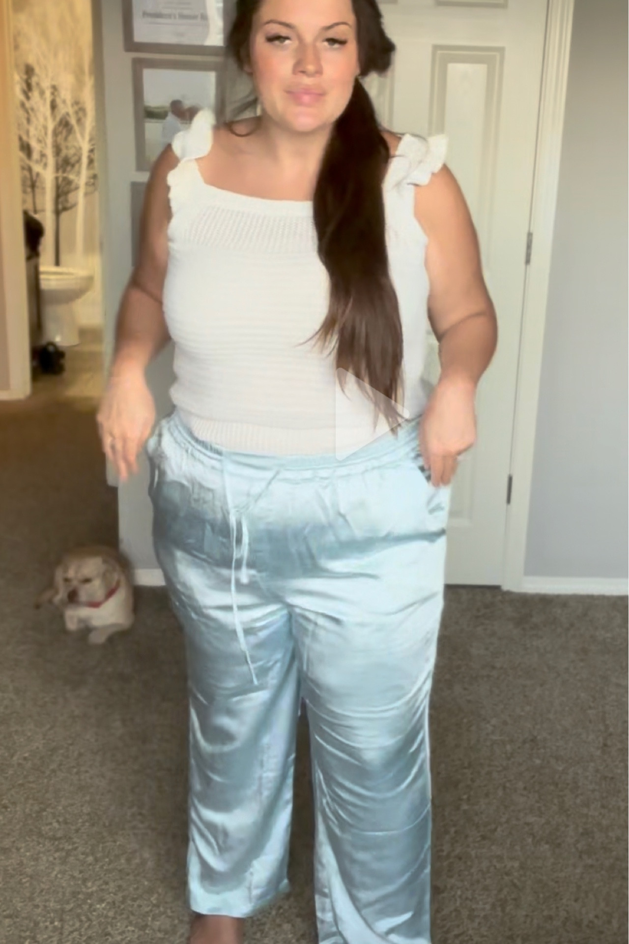 Plus size pregnancy outfit 
