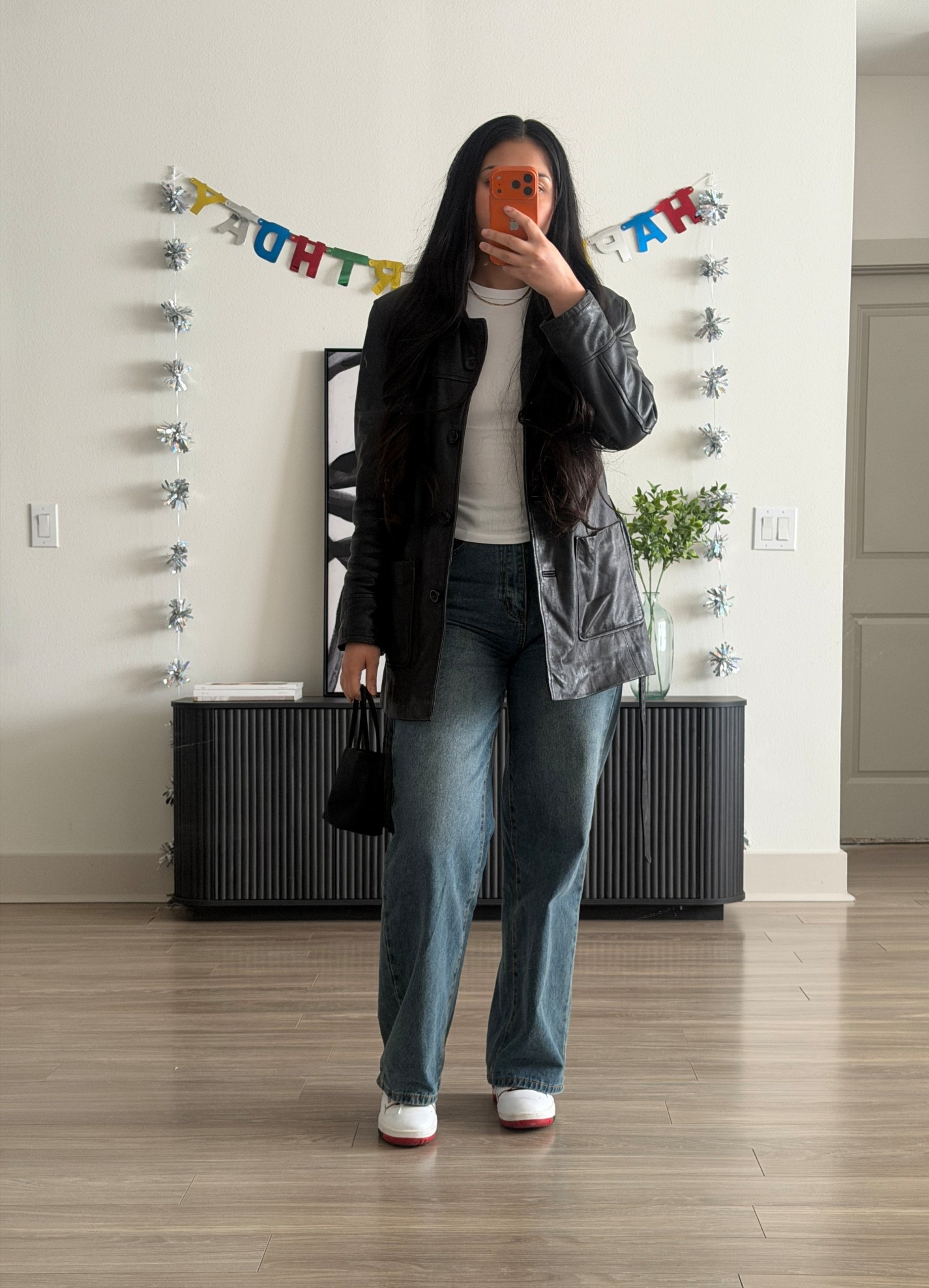 Outfit of the day 💕it was freezing today in Dallas! 

We got to celebrate my nieces birthday and enjoyed lunch at vidorra.

Top Zara
Leather Jacket vintage thrifted
Jeans SHEIN 
Bag Gap thrifted

#LTKootd