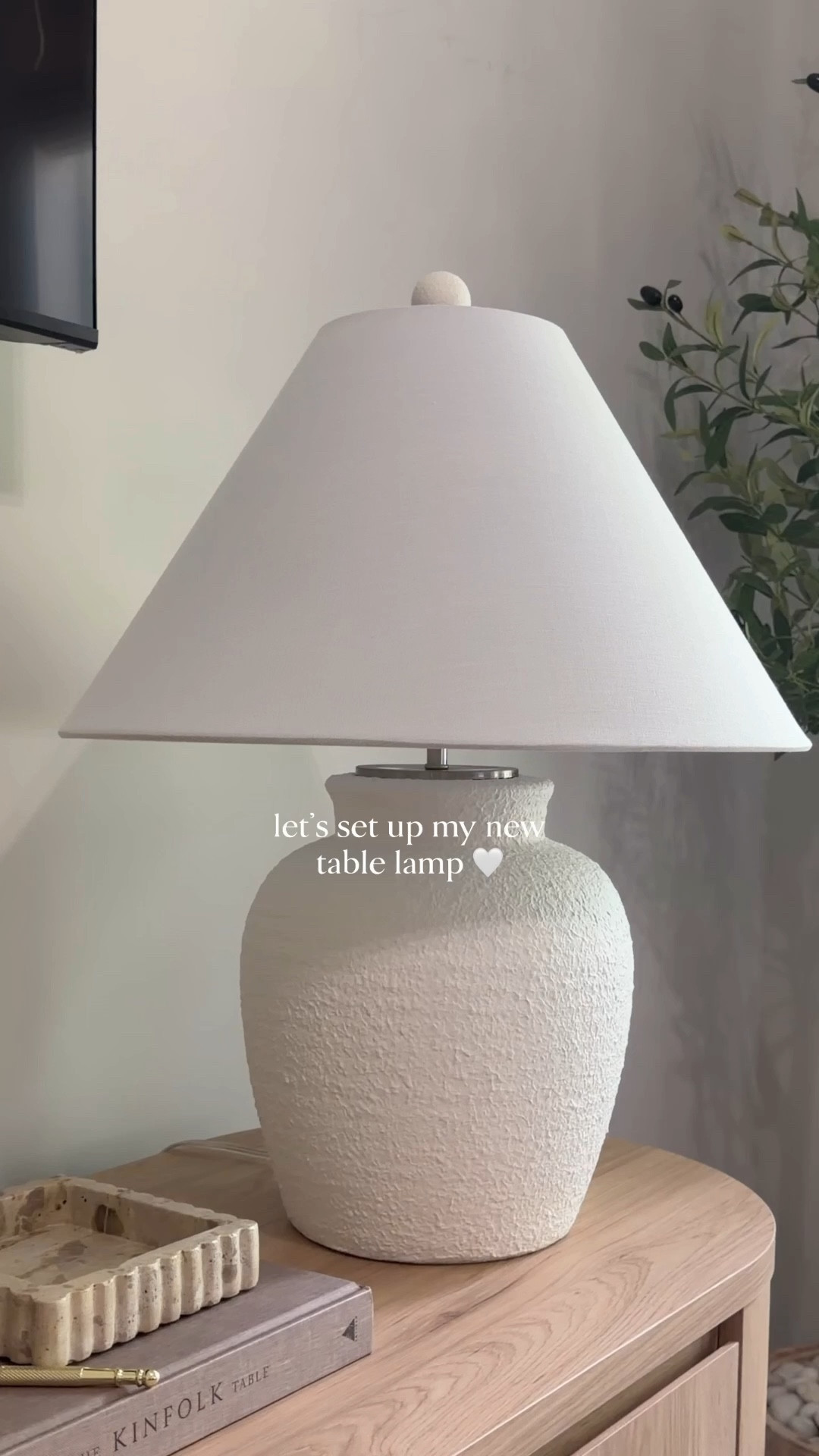 You won’t believe the price of this oversized lamp!!! Less than 1/4 the price of comparable ones!! I’m so obsessed with it on my console table! 

Lamp, oversized lamp, console table decor, home styling, organic modern decor 

#LTKHome #LTKSaleAlert