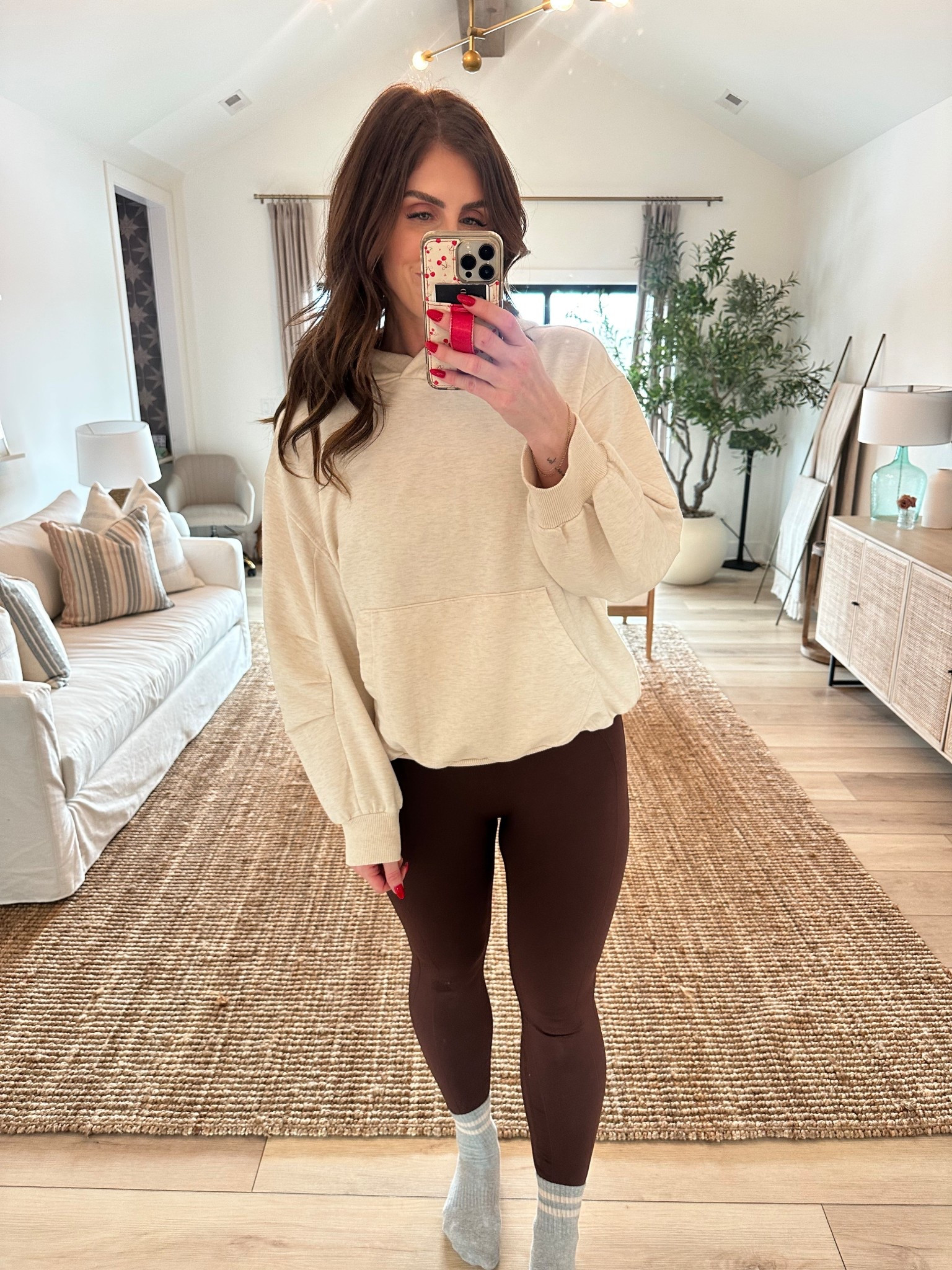 In love with this new jet setter hoodie from aerie!! It’s light weight and just fits so flowy. Paired with mt favorite ever leggings - super high rise and $19
