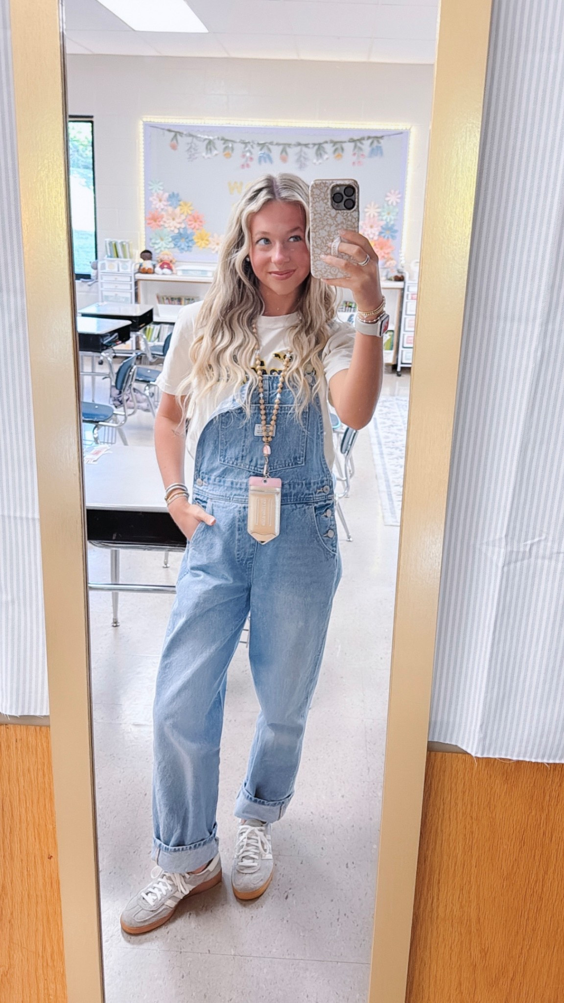 levi’s overalls teacher outfit inspo!!
• wearing a size xs

#LTKWorkwear #LTKootd #LTKPetite