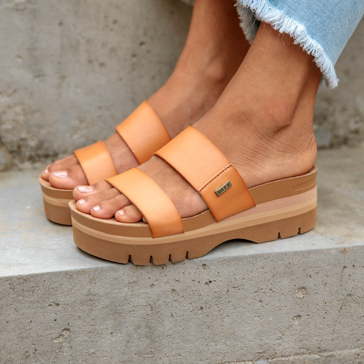 Women's Cushion Vista Higher Sandals in Natural | REEF® | Reef