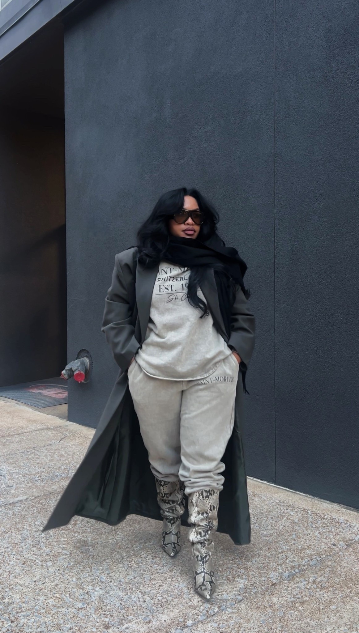 An elevated casual look that stays in weekly rotation 🖤