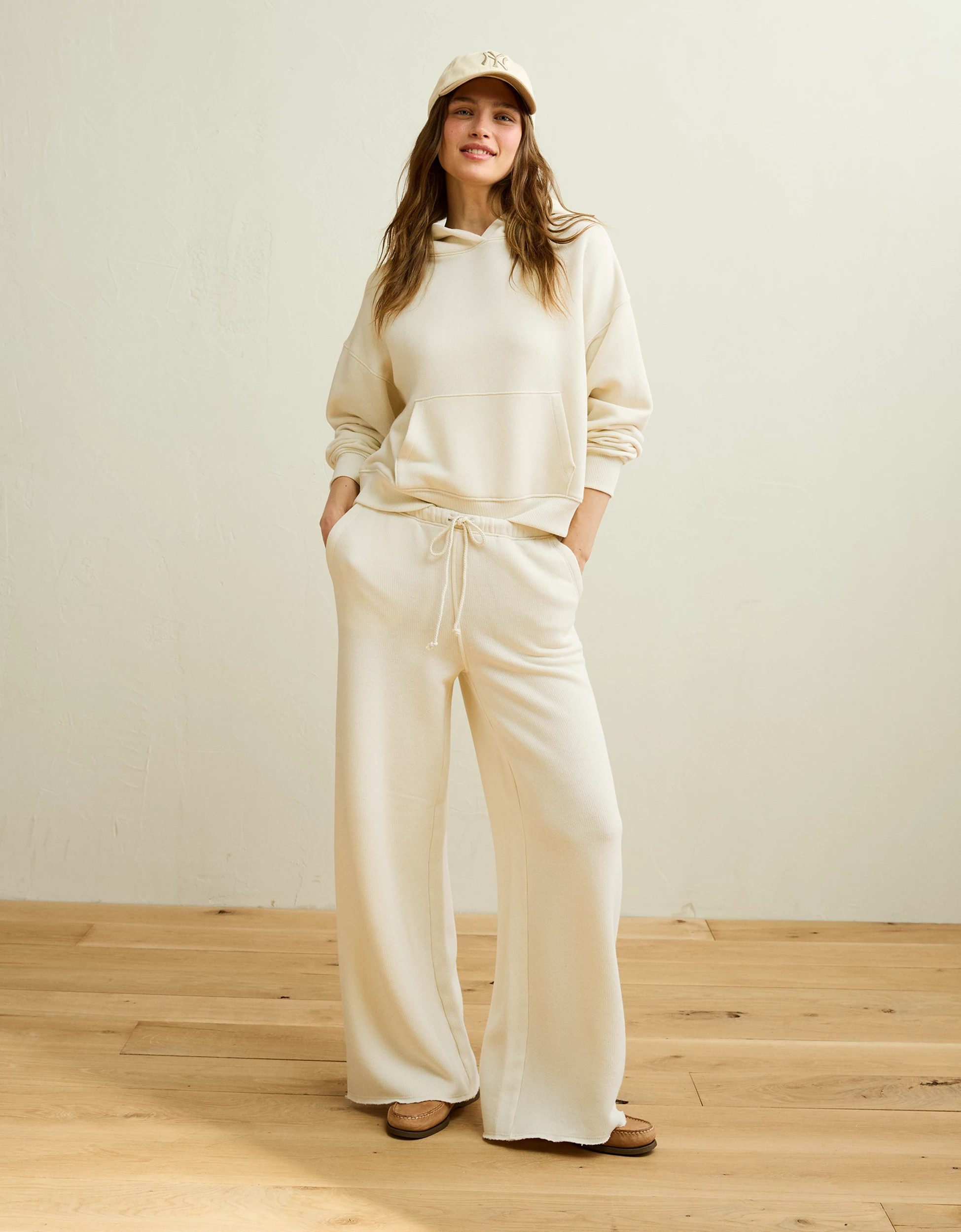 AE Campus Low-Rise Wide-Leg Sweatpant | American Eagle Outfitters (US & CA)