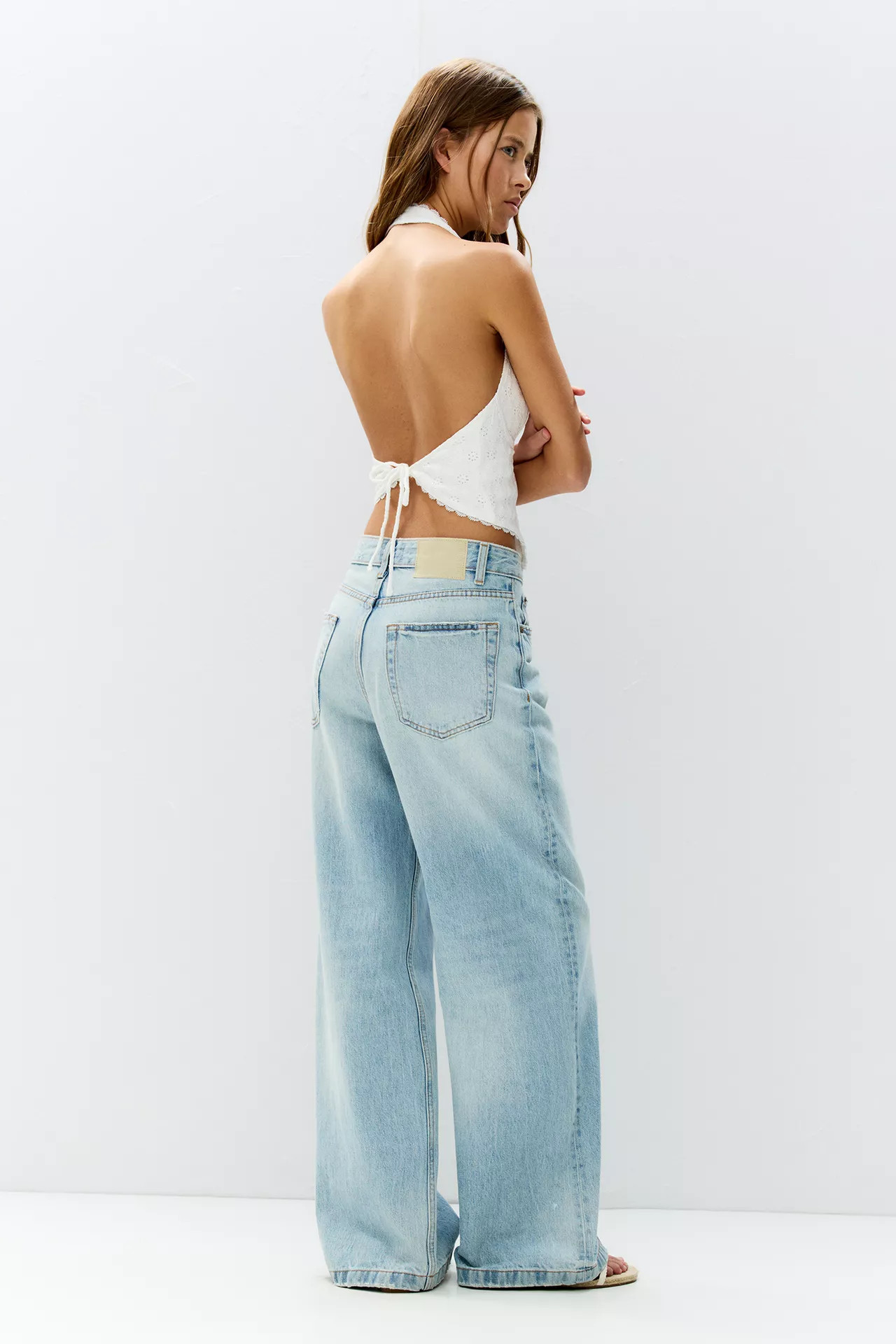 Neckholder-Top mit Schweizer Stickerei | PULL and BEAR DE