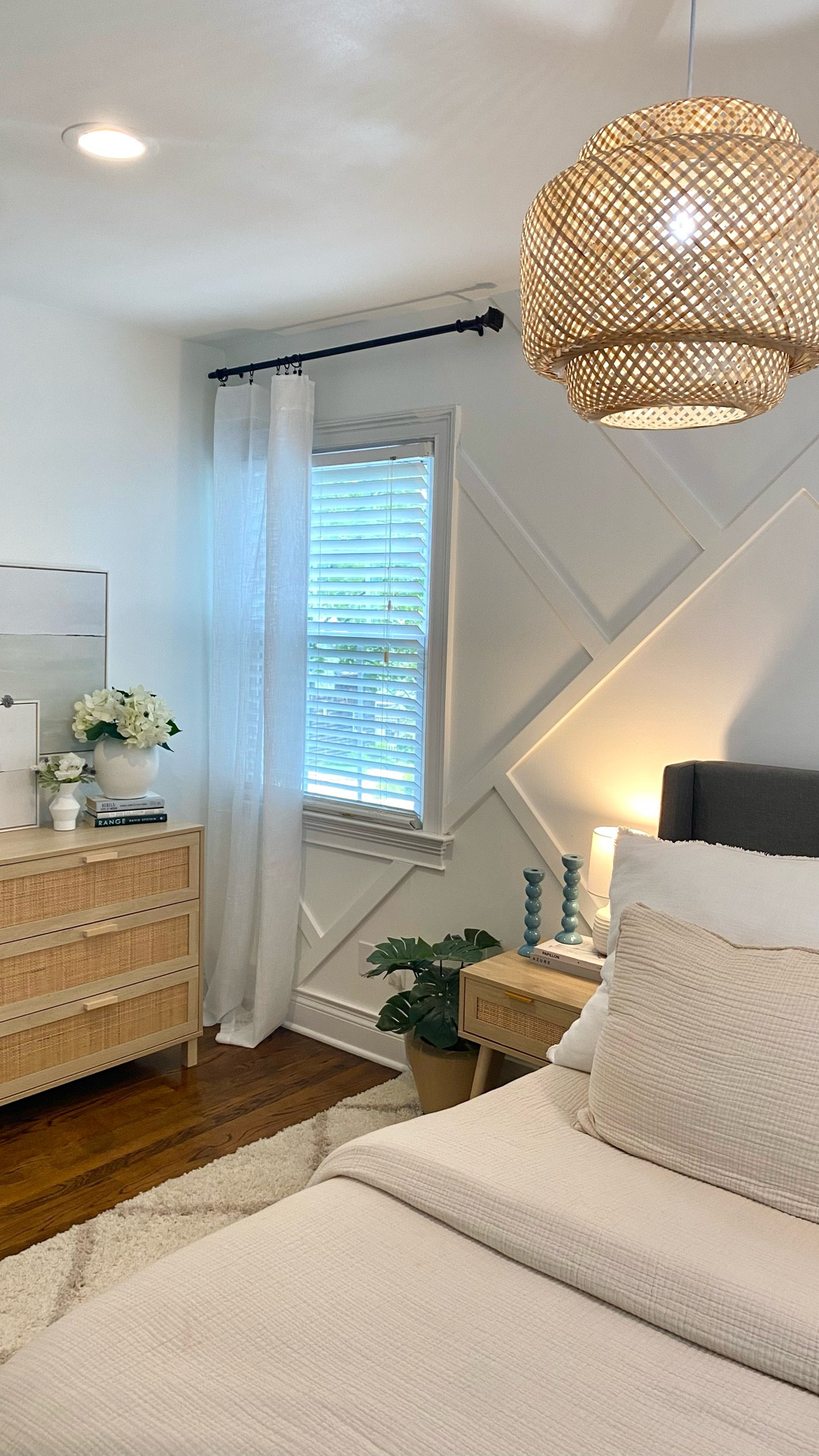 It may be September, but Summer doesn’t have to end!!  (Not in your bedroom, at least! 😉)

A modern-coastal style bedroom will keep the feeling of summer year-round!

How to Achieve A Modern Coastal Bedroom:
🐚 Colors: Think bright whites, sandy/tans, & shades of blue 
🐚  Use materials found in nature: light natural woods, rattan detailing, driftwood, textured stone (travertine, sandstone, shells…), jute (rugs…), etc!
🐚 Linen Fabrics (bedding, curtains…)
🐚  Add greenery & stems! (citrus trees, orchids…)

You’ll feel like you’re at the beach/on vacation in no time! 🏝️🐚 #LTKStyleTip

#LTKmorningroutine #LTKHome #LTKSaleAlert