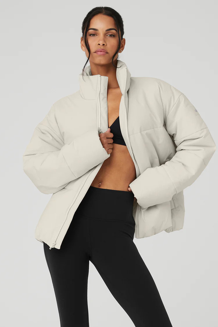 Stretch Woven Street Puffer - Bone | Alo Yoga (US)