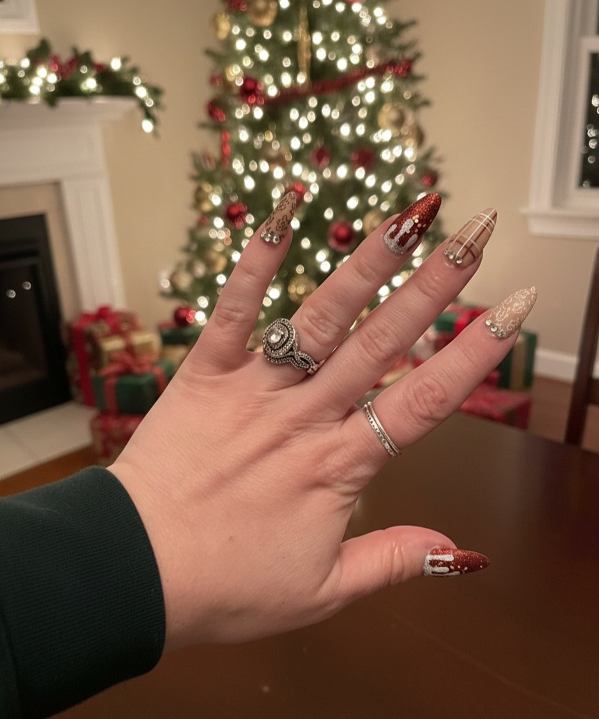 New Christmas nails 

#LTKmomlife #LTKgrwm #LTKHoliday