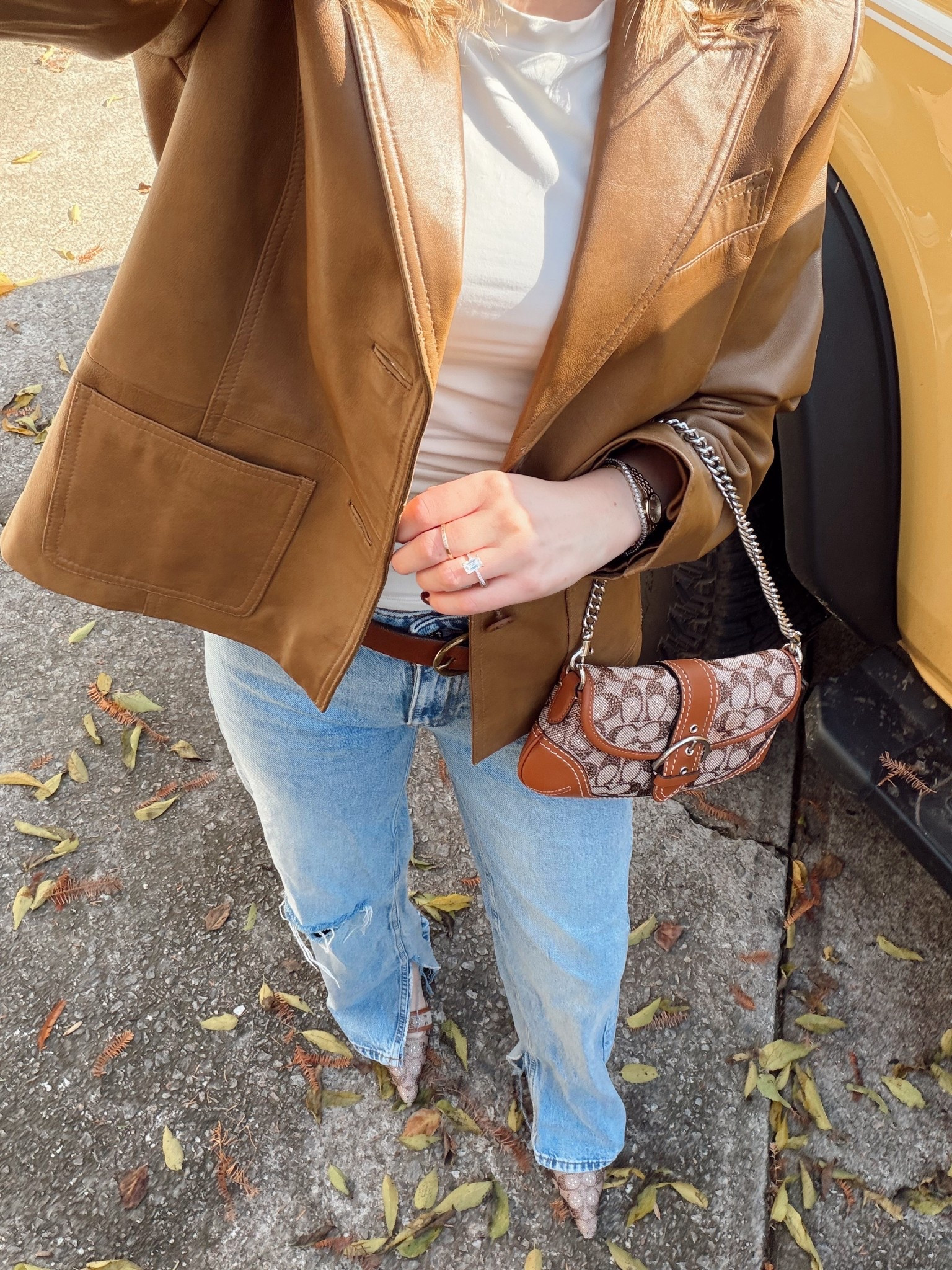 OOTD

Coach crystal jacquard Margot kitten heels
Coach bag
Coach bags 


#LTKGiftGuide #LTKCyberWeek #LTKootd