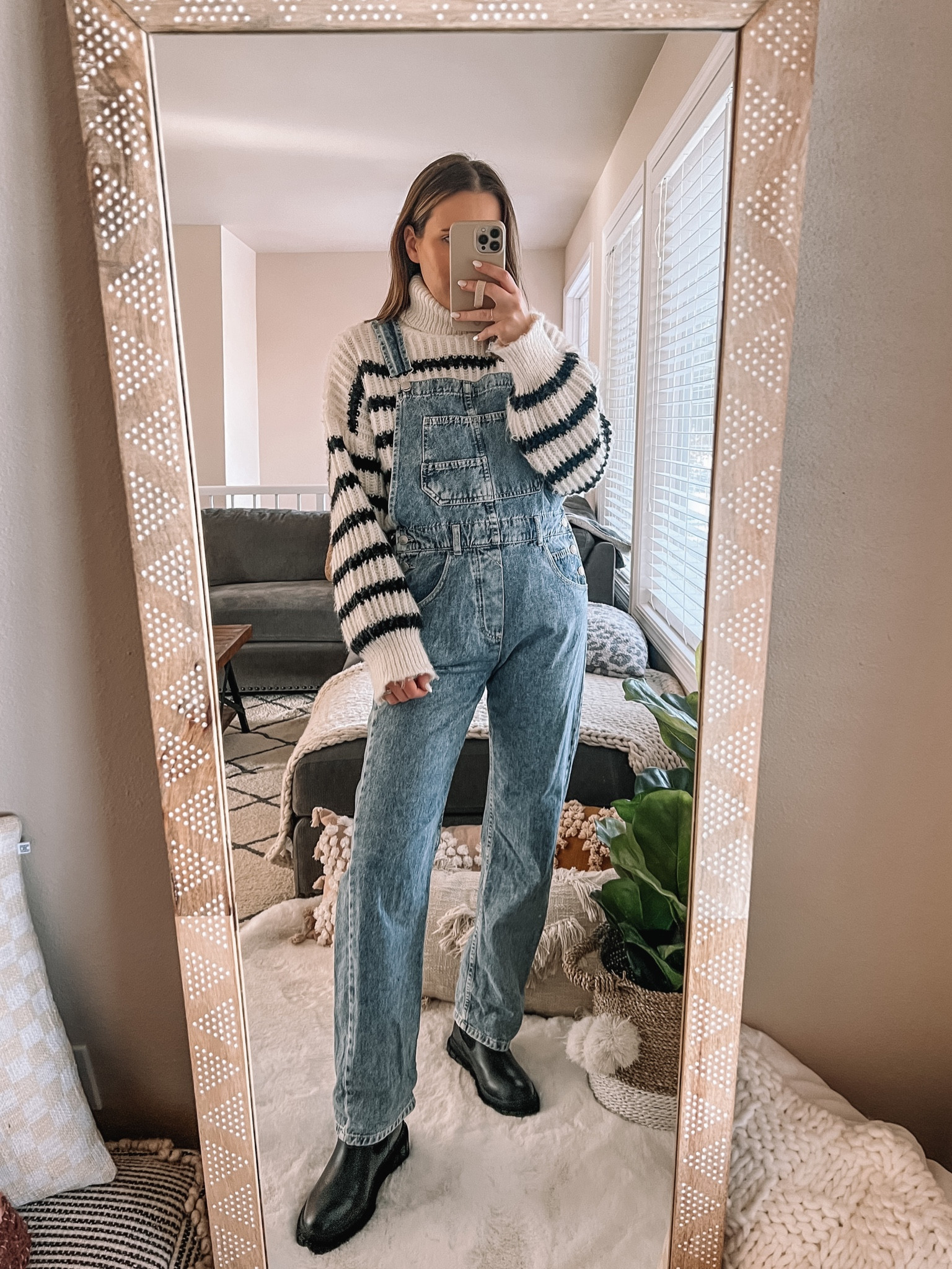 Teacher outfit inspo🍎 wearing a small sweater and xs overalls 

#LTKstyletip