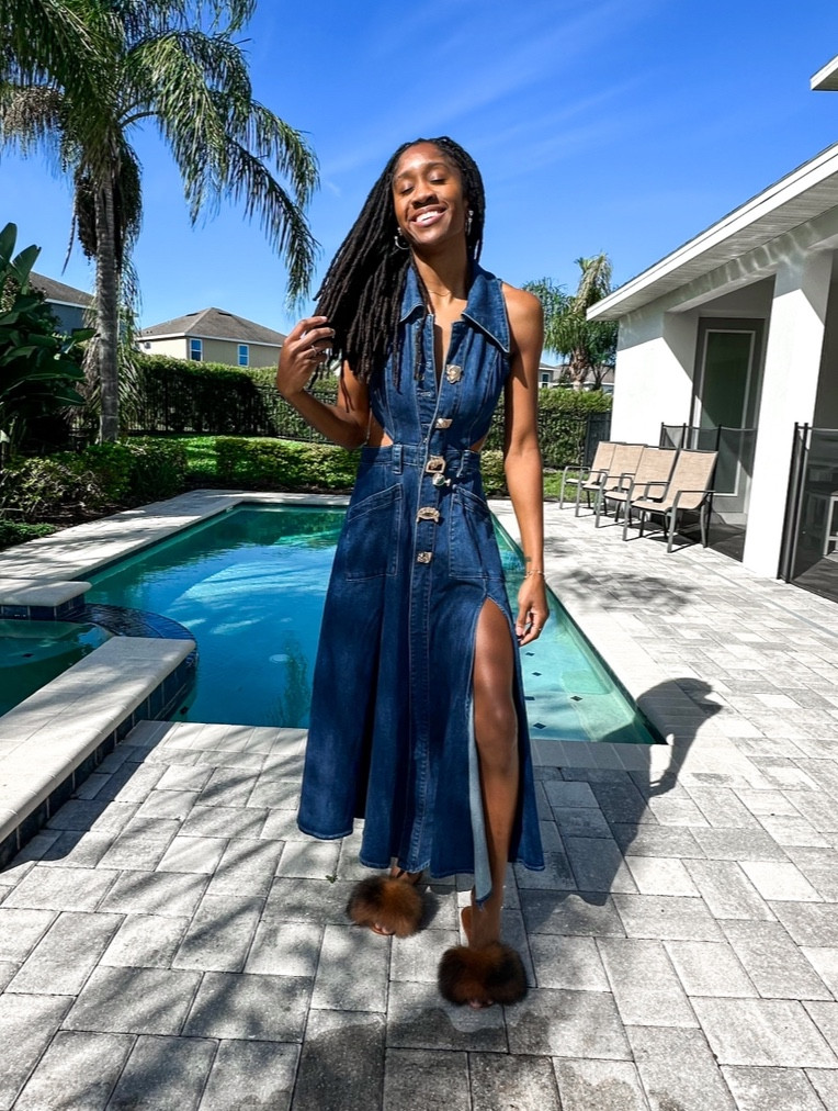 ✨Closet Staple Alert ✨

This Urban Revivo dress is top tier. Here’s what I love… 

❤️ Stretchy denim is giving 10/10 comfort
❤️ Cutouts are minimal but sexy
❤️ Double slits for extra leg action
❤️ Wearable with heels or flats 
❤️ Tall girl friendly!

#LTKstyletip #LTKMostLoved