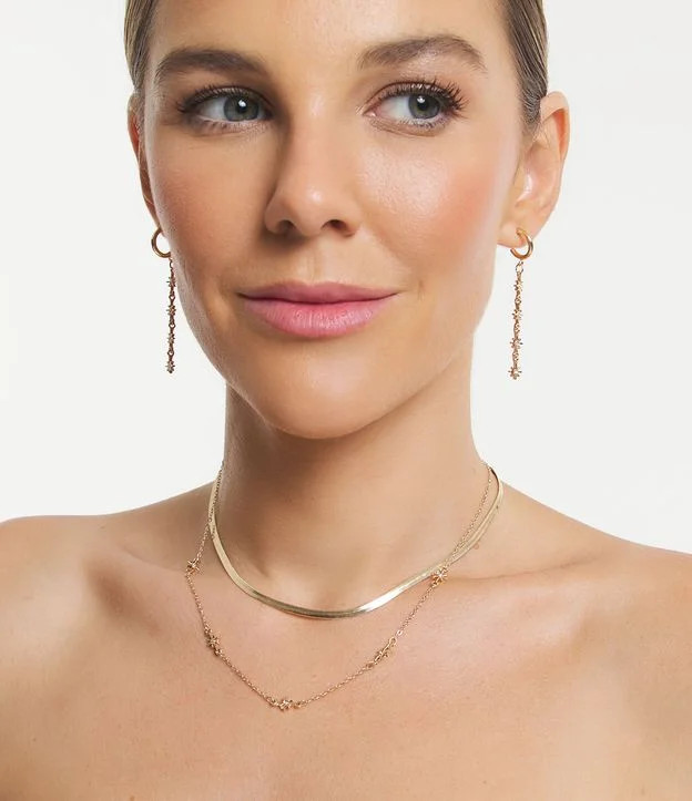 Conjunto Brinco e Colar em Camadas com Pingente de Estrelas Dourado | Renner (BR)