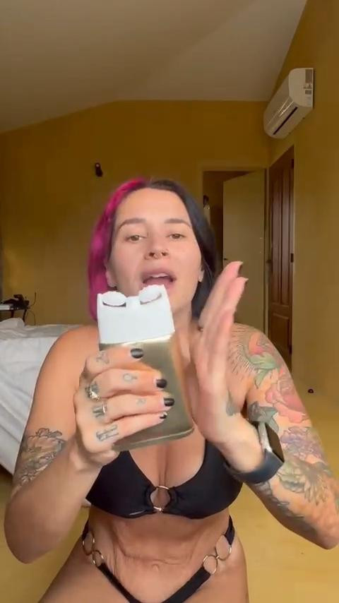 Badies, I cannot stop raving about this product. Get it before it runs out! #skincare #neckcream 

#LTKFindsUnder100 #LTKFindsUnder50 #LTKBeauty