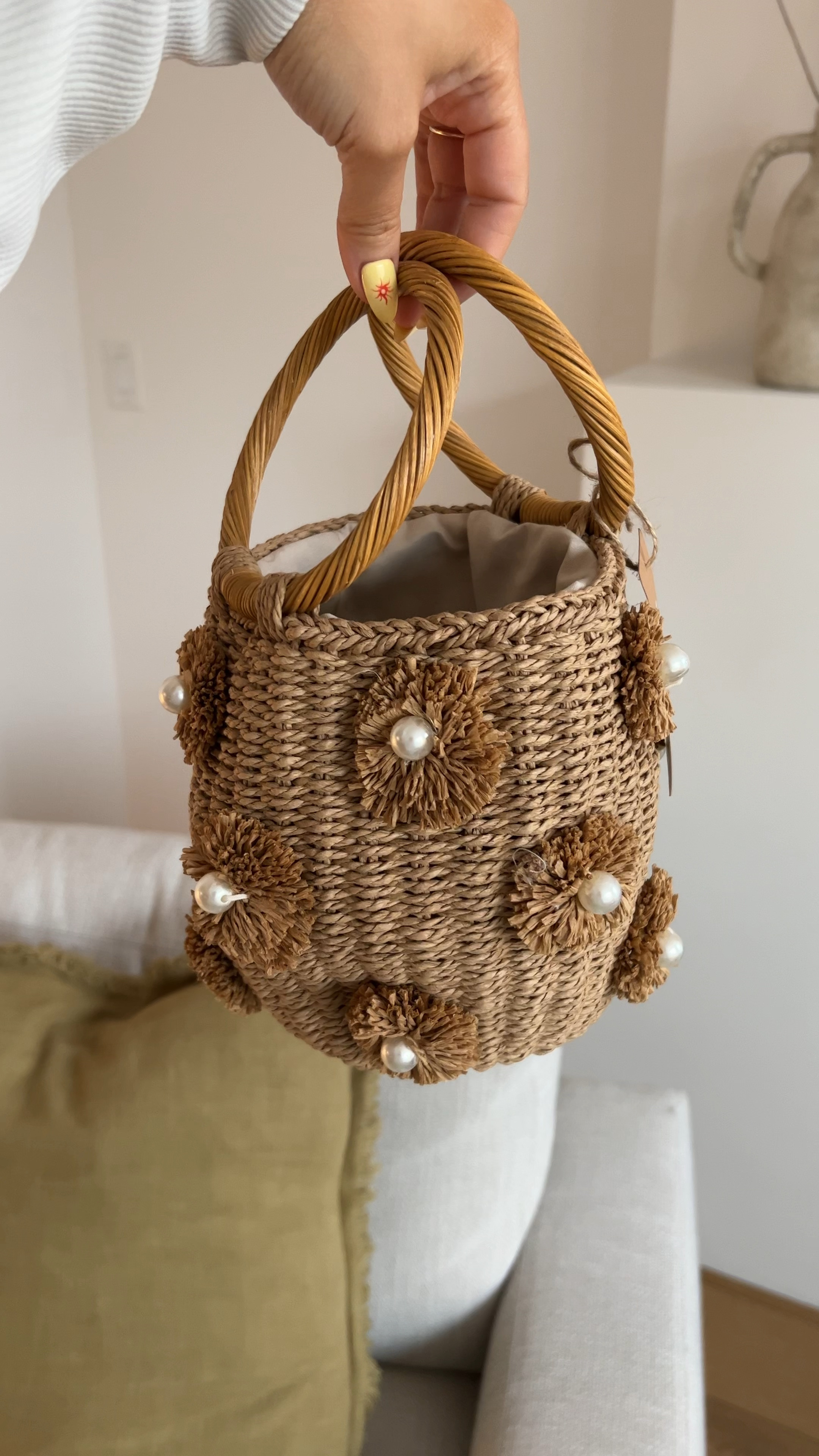 Zara basket bag online with pearls