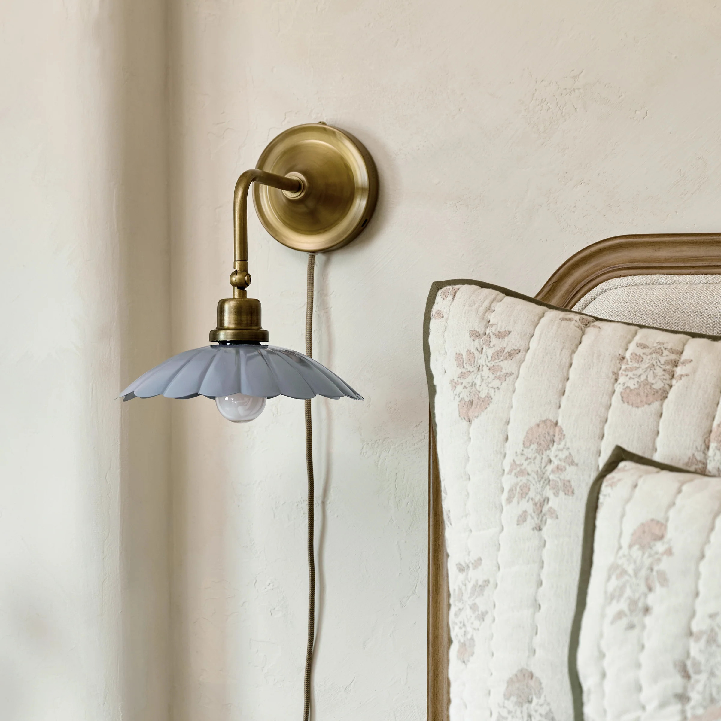 Carolyn Enamel Plug-in Sconce | Magnolia