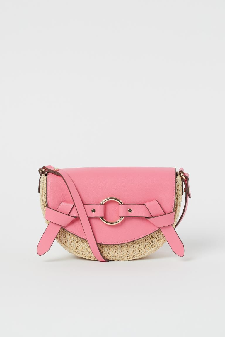Shoulder bag in faux leather with a braided faux straw finish. Faux leather flap with decorative ... | H&M (US + CA)