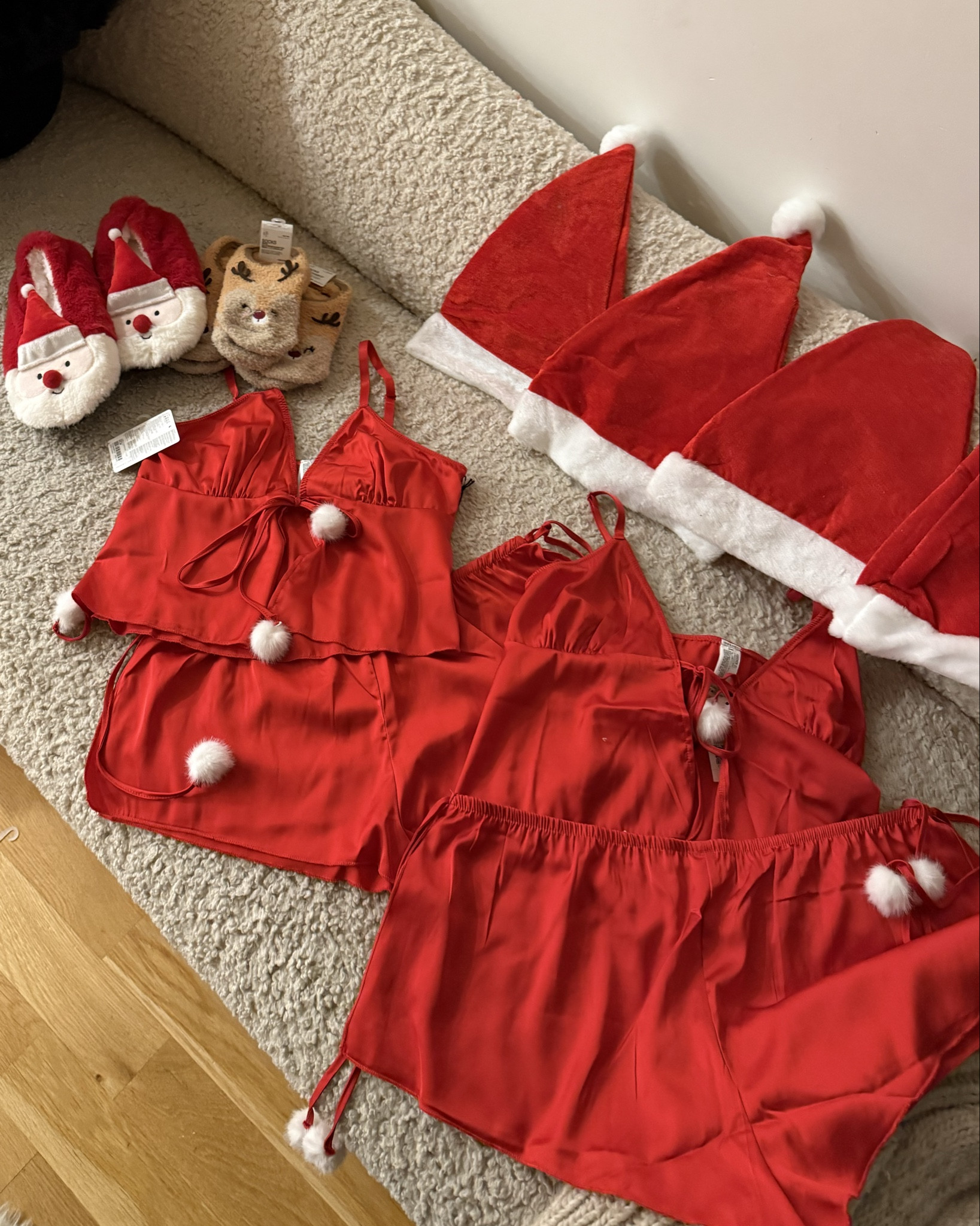 Girls Night *Holiday Edititon*. We love a cozy night 🥰🎅🏽🎄

#LTKHoliday #LTKSeasonal #LTKFindsUnder50
