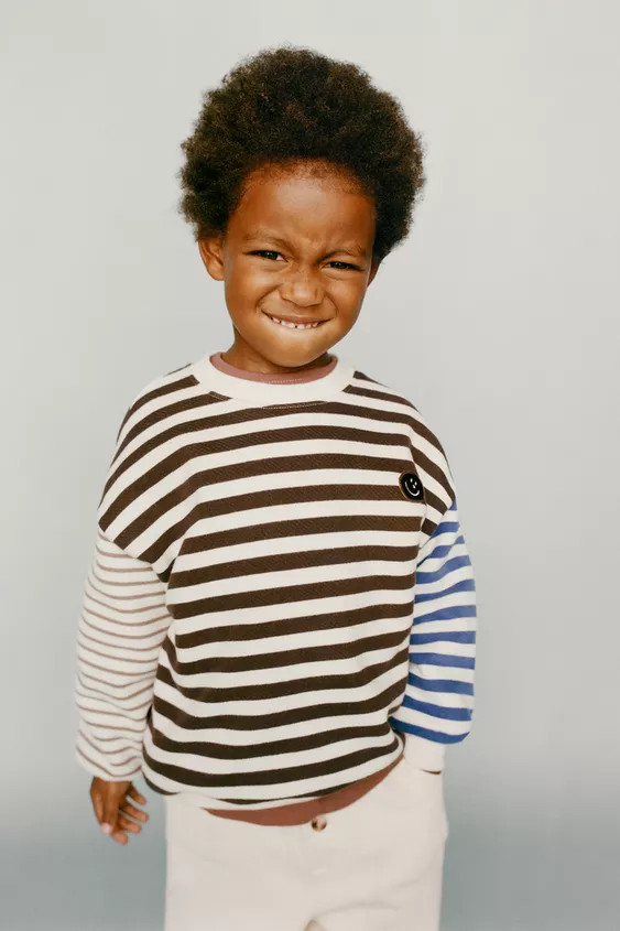 GESTREIFTES SWEATSHIRT MIT GESICHTS-PATCH | Zara DE