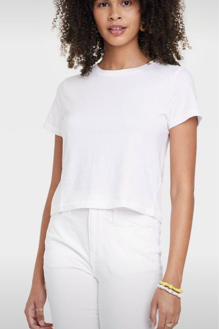 The perfect cropped white tee 😍 I wear a small 