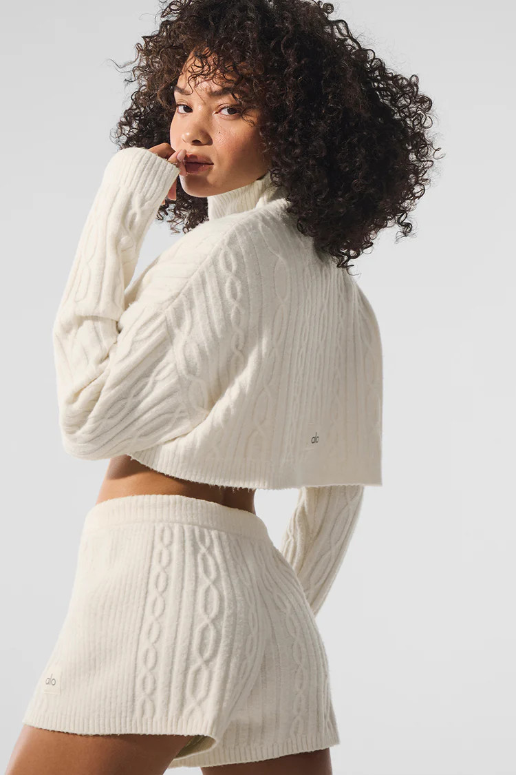 Cable Knit Cropped Winter Bliss Turtleneck Long Sleeve | Alo Yoga (US)