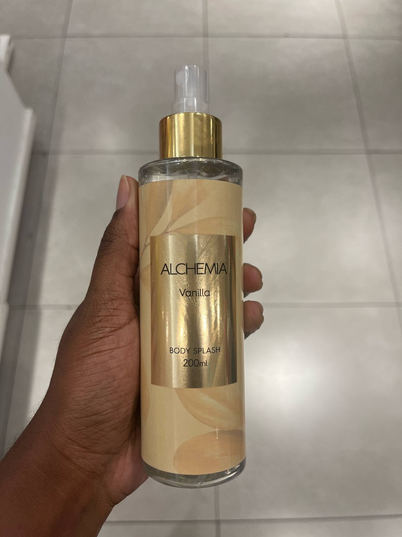 Para quem gosta de cheiro de baunilha esse body splash é bem consistente e tem uma fragrância que fixa muito bem! 🤌🏾✨