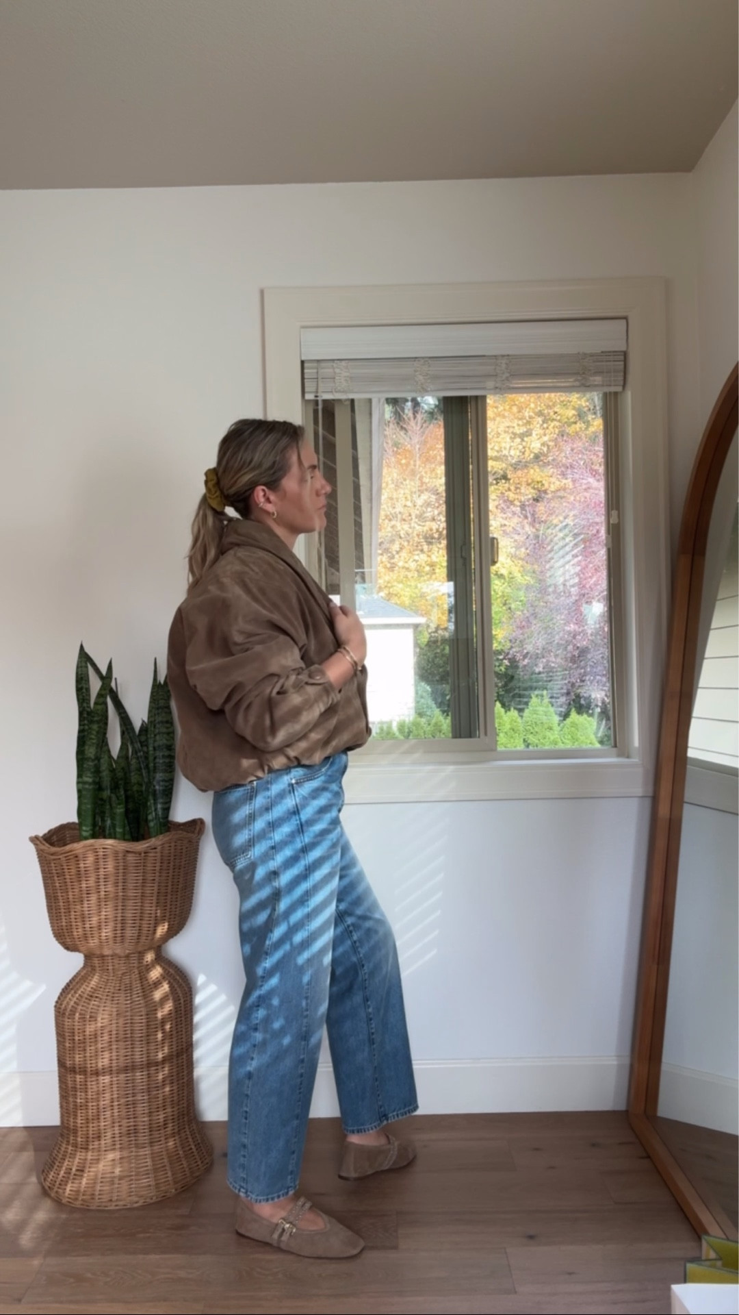 Causal outfit Idea

Jeans and a white t-shirt always a winner, finished the look with suede ballerina flats and a faux suede bomber jacket



#LTKSaleAlert #LTKCyberWeek #LTKMidsize