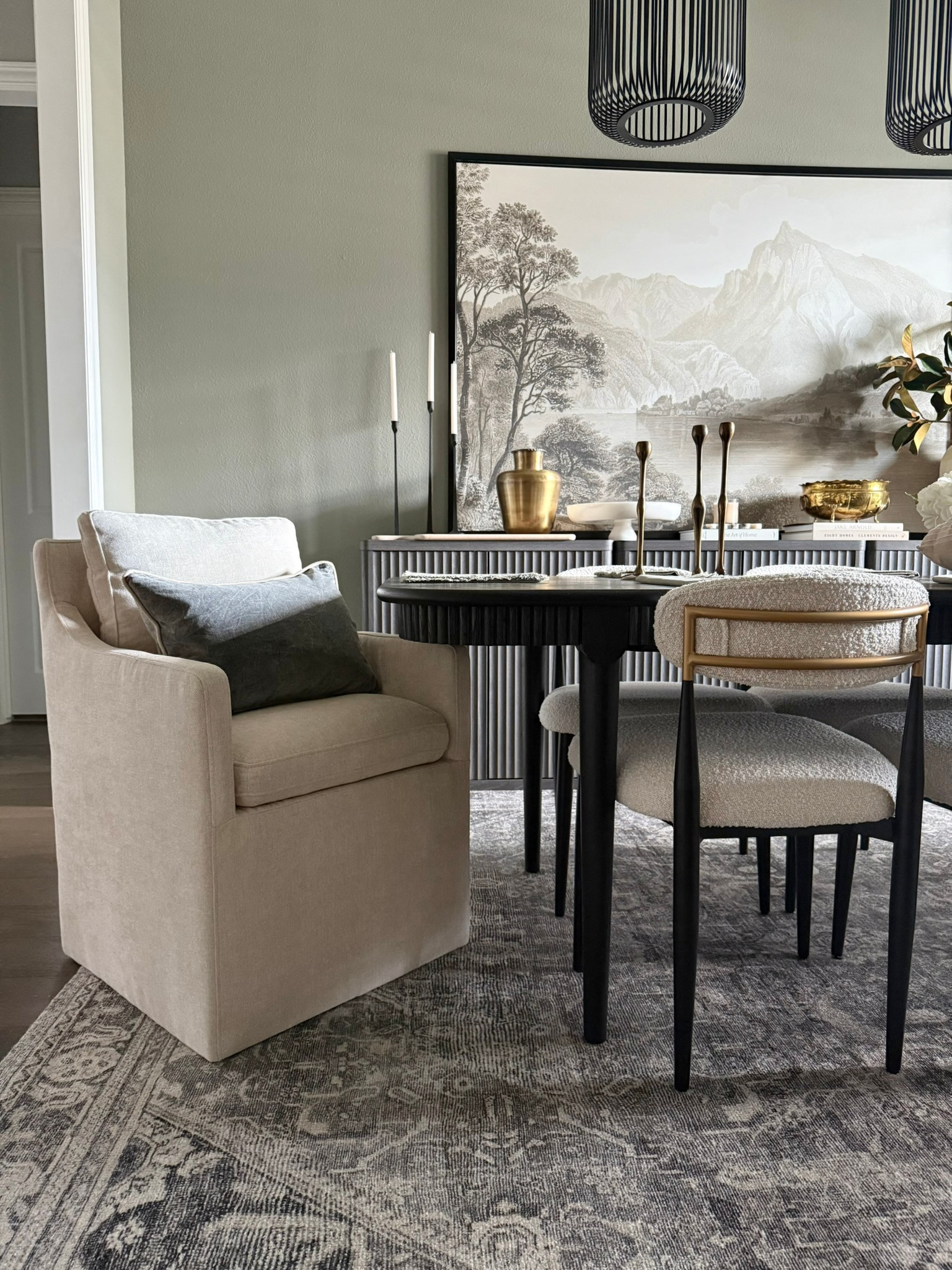 Adding a pop of gold/brass in your neutral decor can take a space up a notch! ✨

#neutraldecor #livingroom #diningroom #brassdecor #golddecor #modernliving #homedecorinspo

#LTKdayinmylife #LTKHome #LTKSeasonal