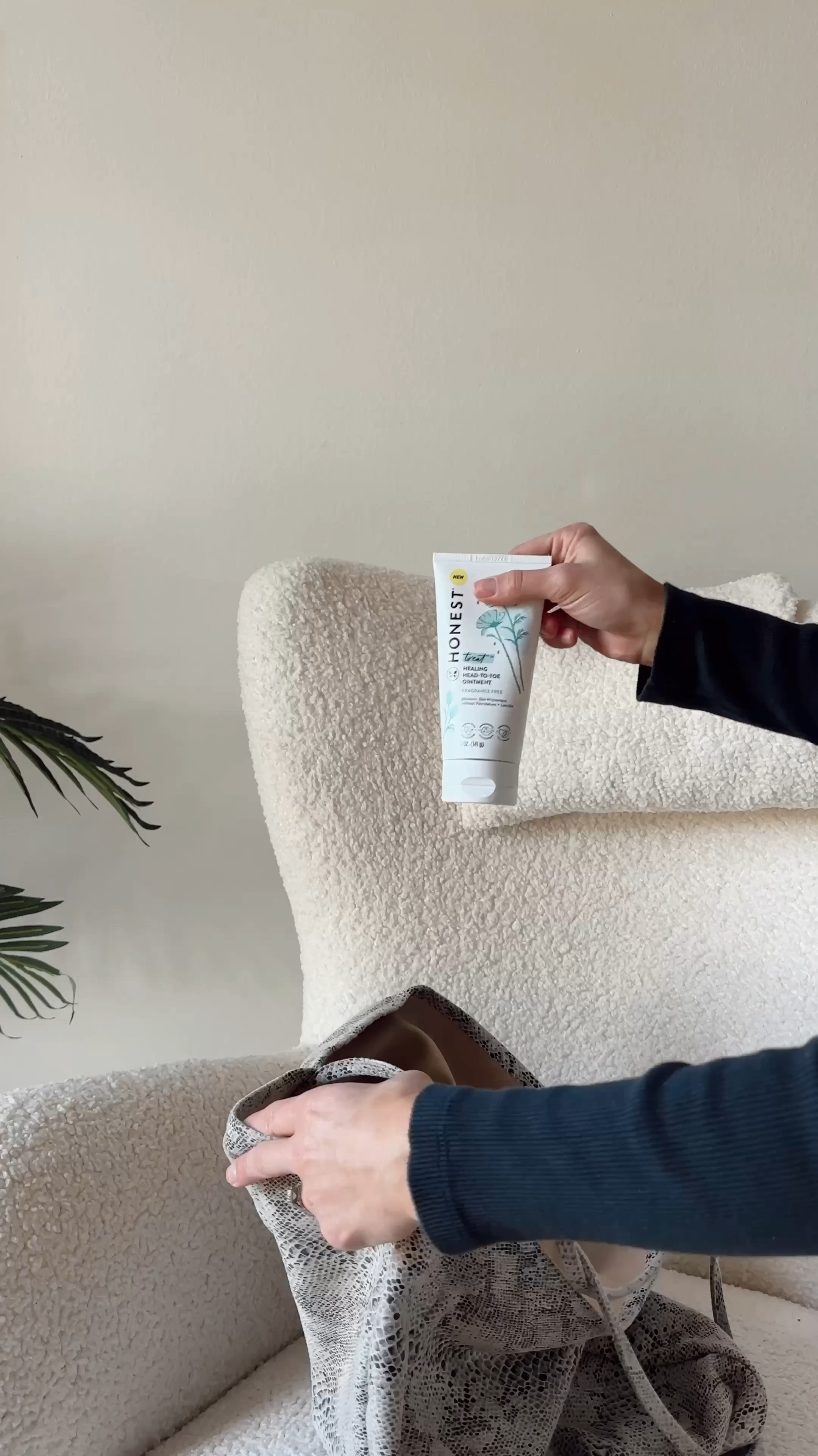 #ad Number one baby skincare current fave is our @Honest Head to Toe Healing Ointment. That paired with the wipes + diapers; Stone’s skin is thriving. Love how the Honest Company says “no” to 3500 harmful ingredients & says YES to safe & effective ones. 🫶🏼 @Target, #Target, #TargetPartner, #TargetStyle #HonestAmbassador, @honest 
#liketkit 