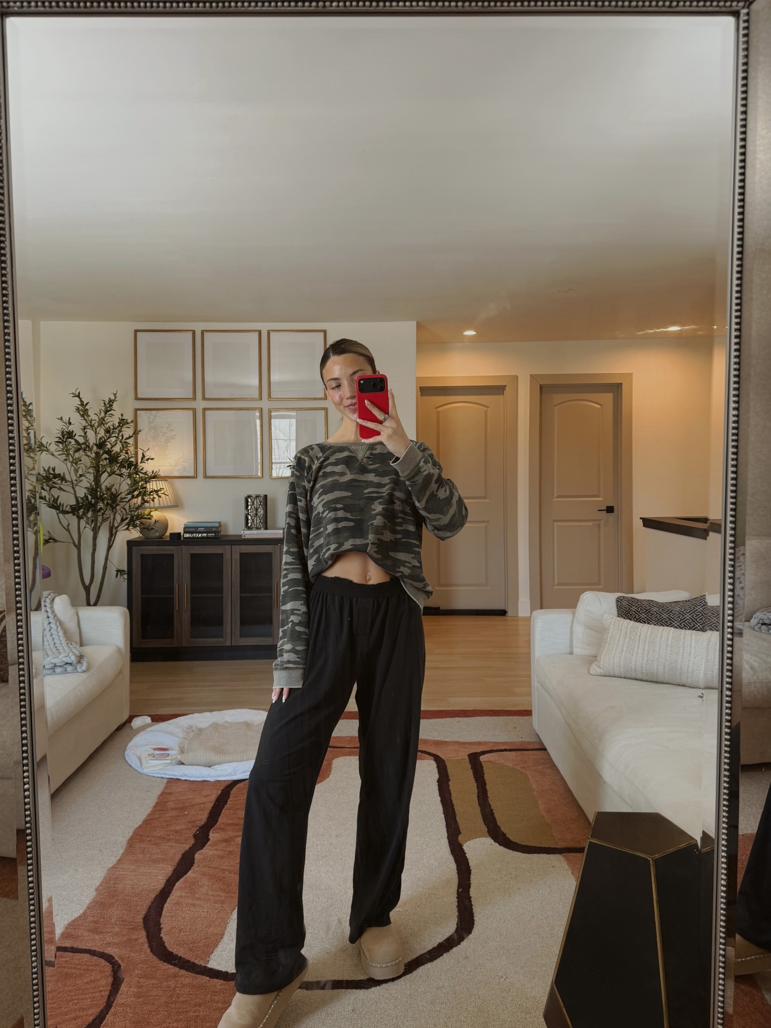 Pants size S
Can’t find this exact top!!!! 

#LTKootd