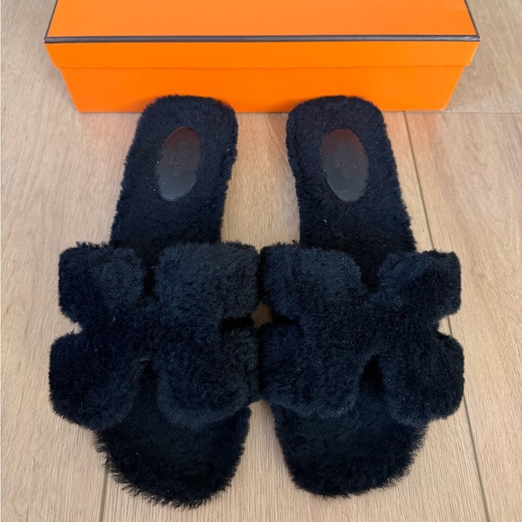 Hermes Black Shearling Fur Oran Sandals | Poshmark