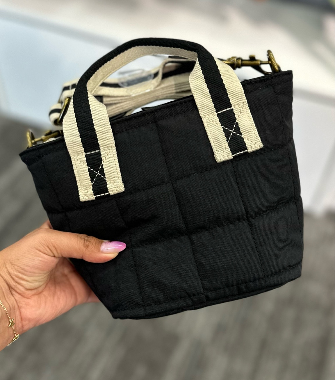 These cute mini crossbody totes are now online😍