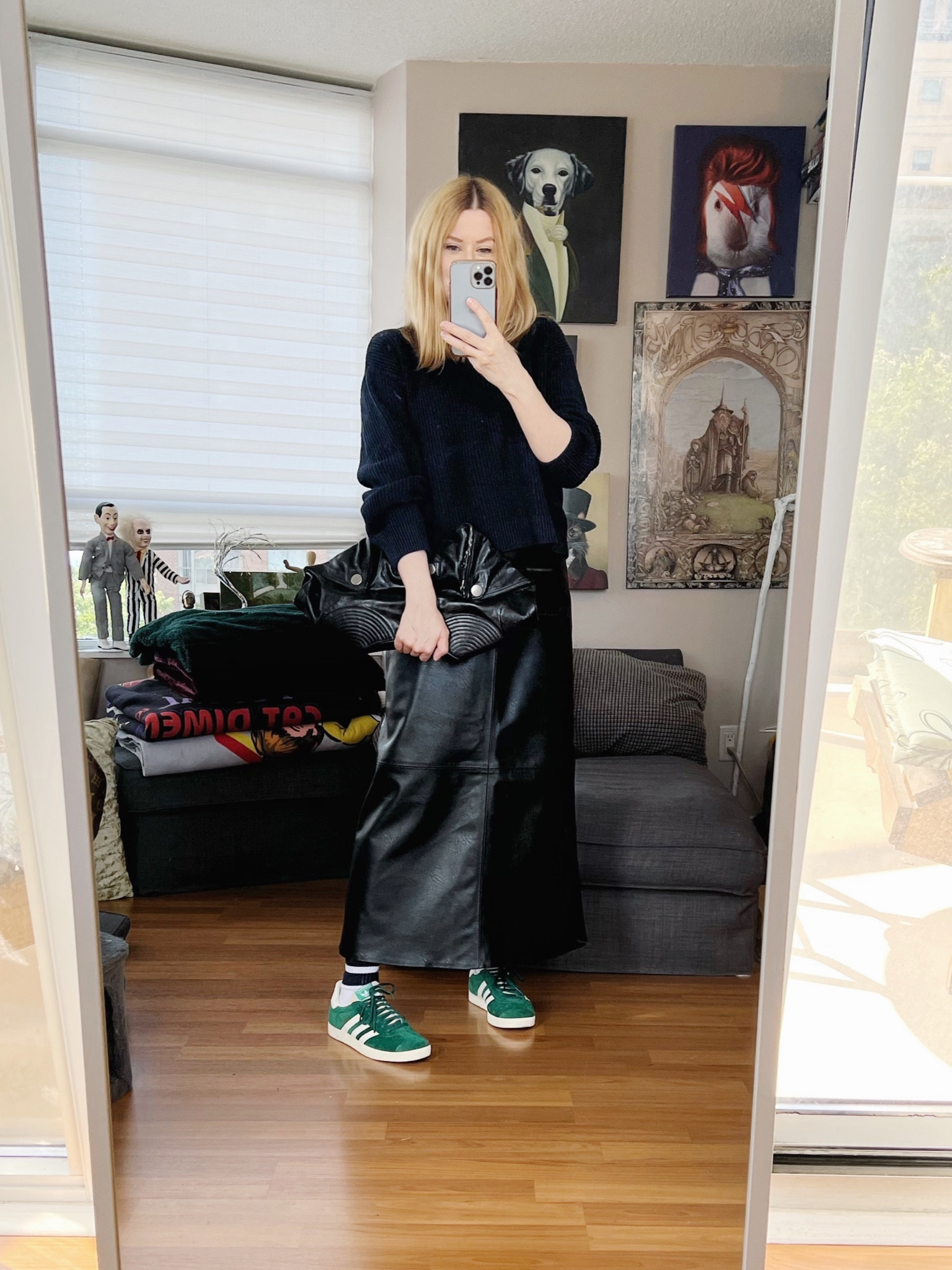 The H&M eather skirt again paired with a navy blue sweater even though it looks black here (also from H&M), and some sports socks & sneakers. I prefer wearing socks over going sockless any day, even when it is a million degrees outside. Which is why I always make sure to buy fun colours or styles. It is an inexpensive way to accessorize your outfit, and Uniqlo and Simon’s are my favourite places to buy them.
Fun fact: I can’t sleep without socks on.
Bag is secondhand.
•
.  #summerlook  #torontostylist #StyleOver40  #hmXme #secondhandFind #fashionstylist #FashionOver40  #alexandermcqueen #MumStyle #genX #genXStyle #shopSecondhand #genXInfluencer #WhoWhatWearing #genXblogger #secondhandDesigner #Over40Style #40PlusStyle #Stylish40s #styleTip  #secondhandstyle 


#LTKover40 #LTKshoecrush #LTKstyletip