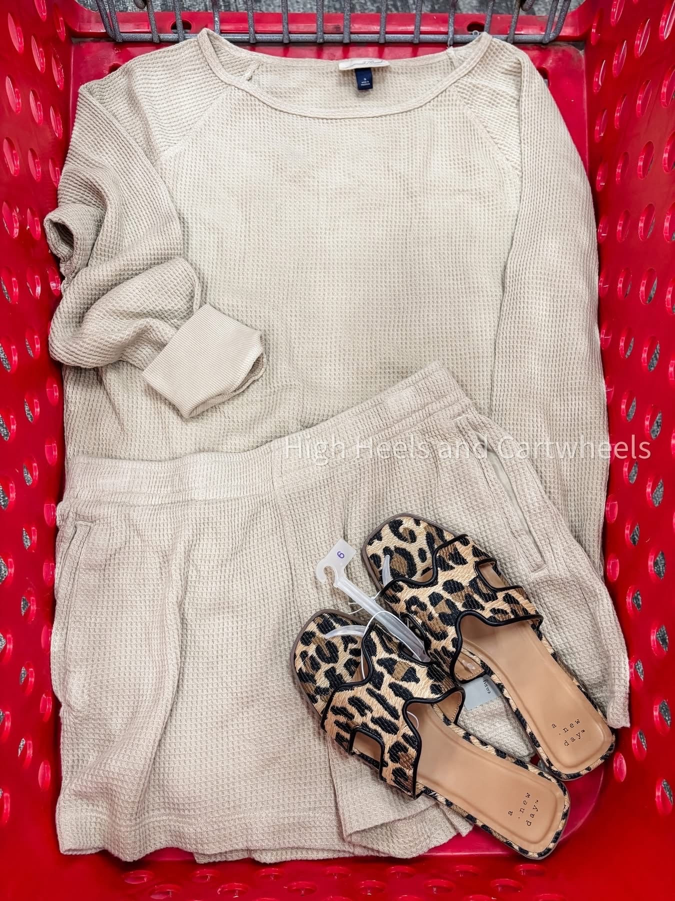 Loving the neutrals in this set. And those shoes! 😍